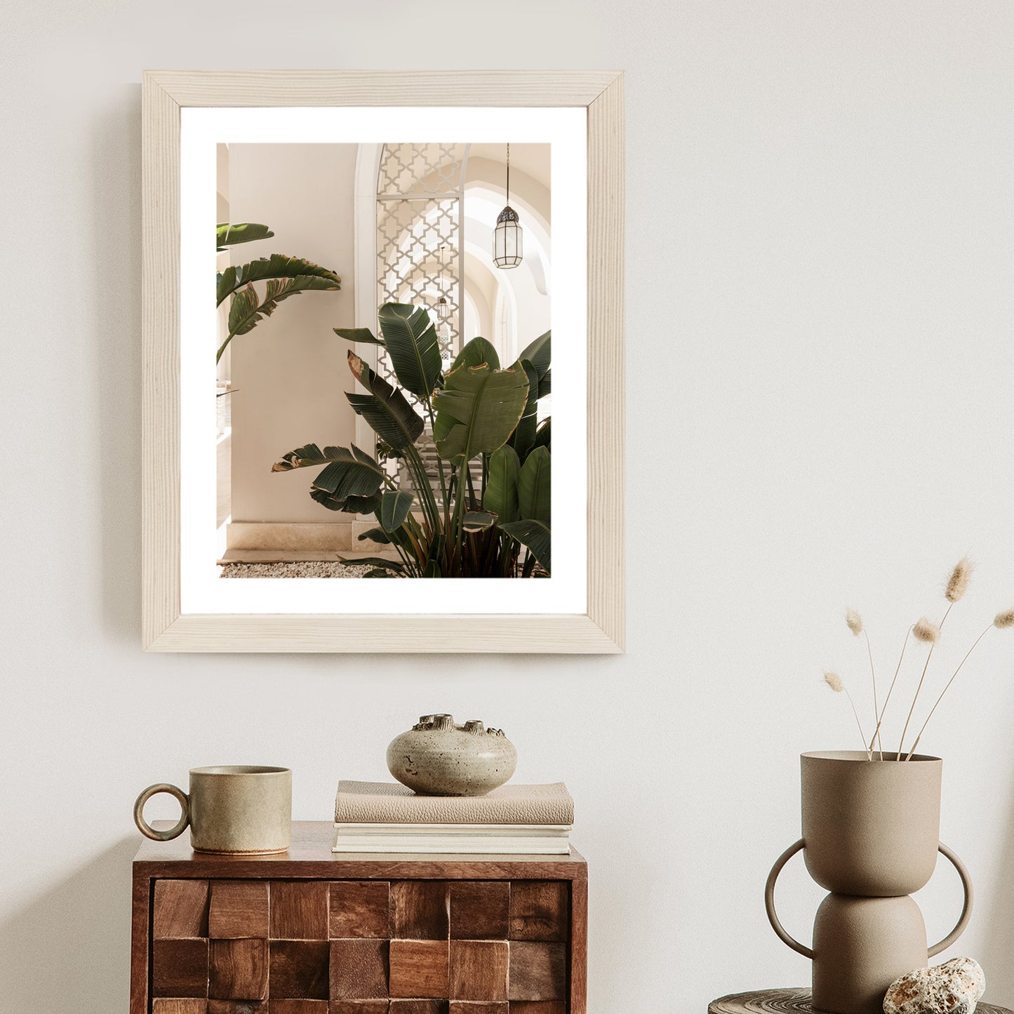 Poster Palmen Am Eingang Eines Weißen Orientalischen Hauses Rahmen Holz Mit Passepartout Farbe Natürlich