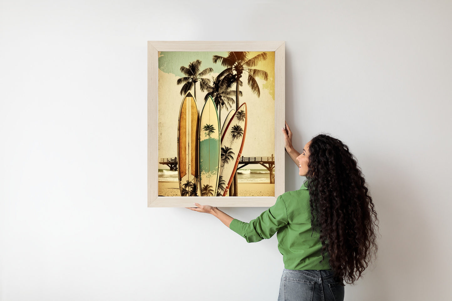 Poster Surfbretter Am Strand, Die Sich An Palmen Lehnen Rahmen Holz Mit Passepartout Farbe Natürlich