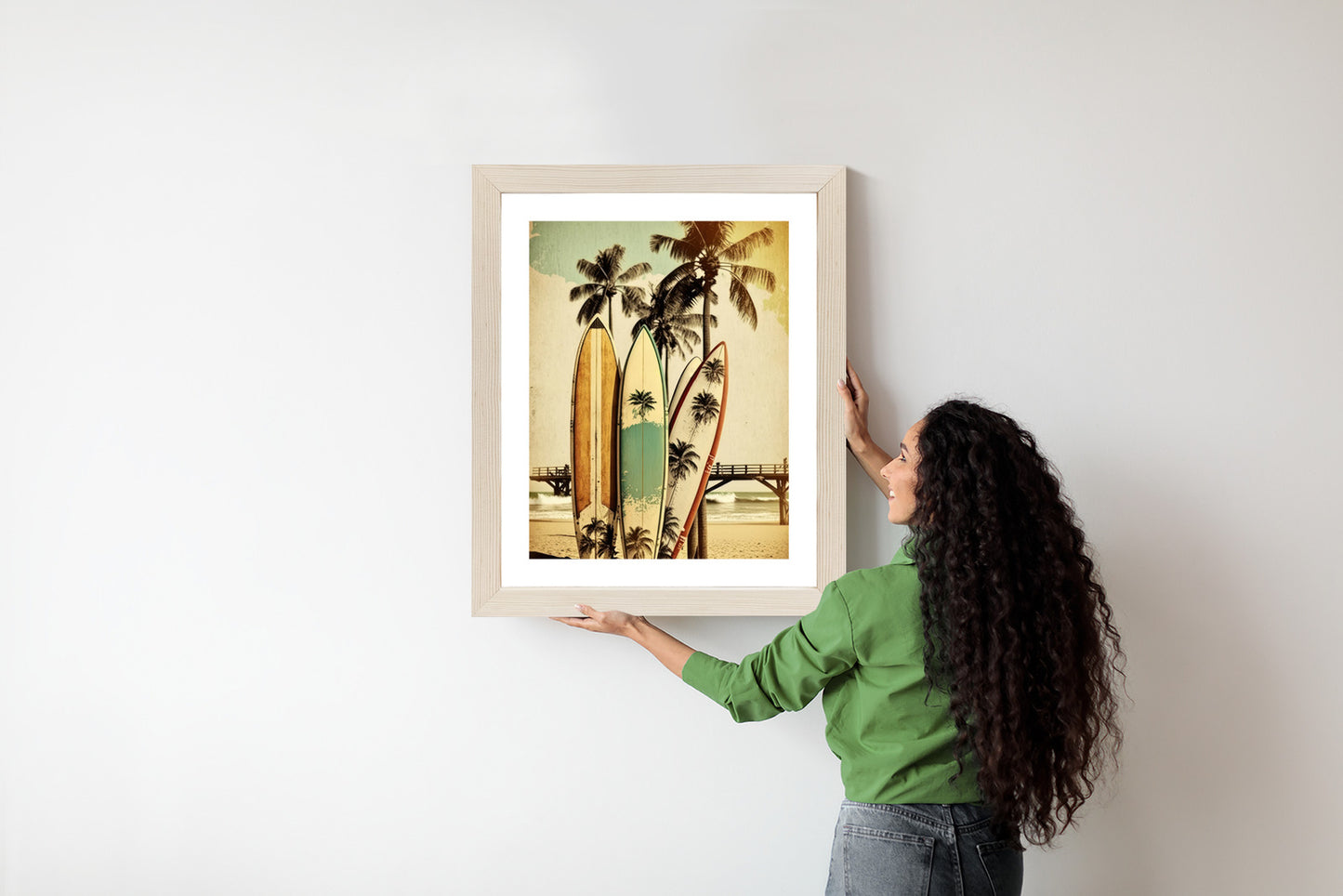 Poster Surfbretter Am Strand, Die Sich An Palmen Lehnen Rahmen Holz Mit Passepartout Farbe Natürlich