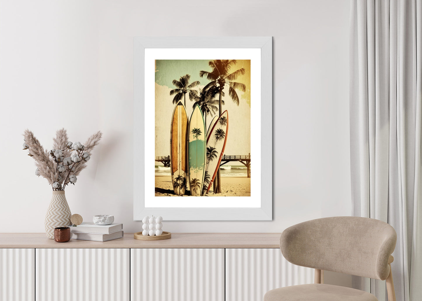Poster Surfbretter Am Strand, Die Sich An Palmen Lehnen Rahmen Holz Mit Passepartout Farbe Natürlich