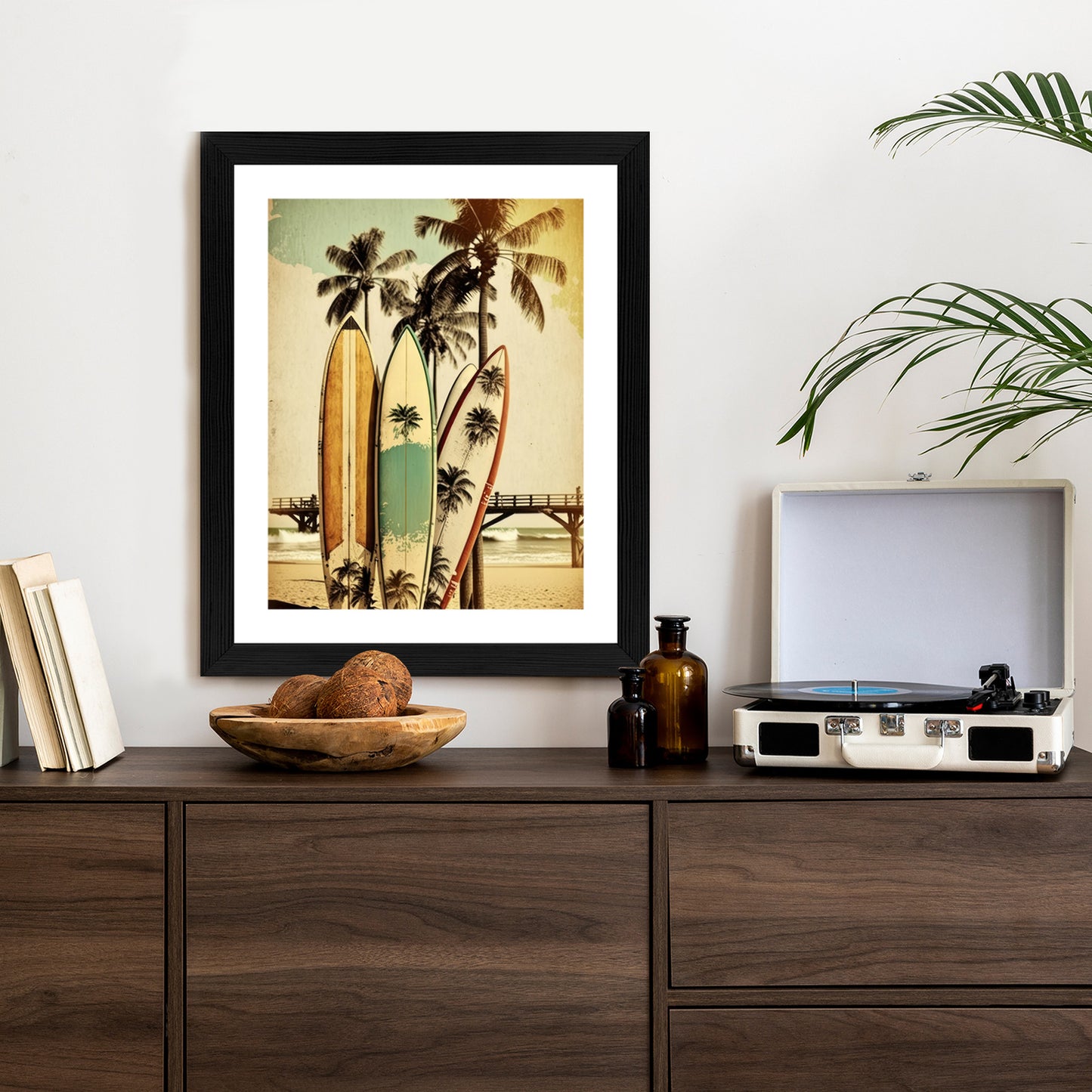 Poster Surfbretter Am Strand, Die Sich An Palmen Lehnen Rahmen Holz Mit Passepartout Farbe Natürlich
