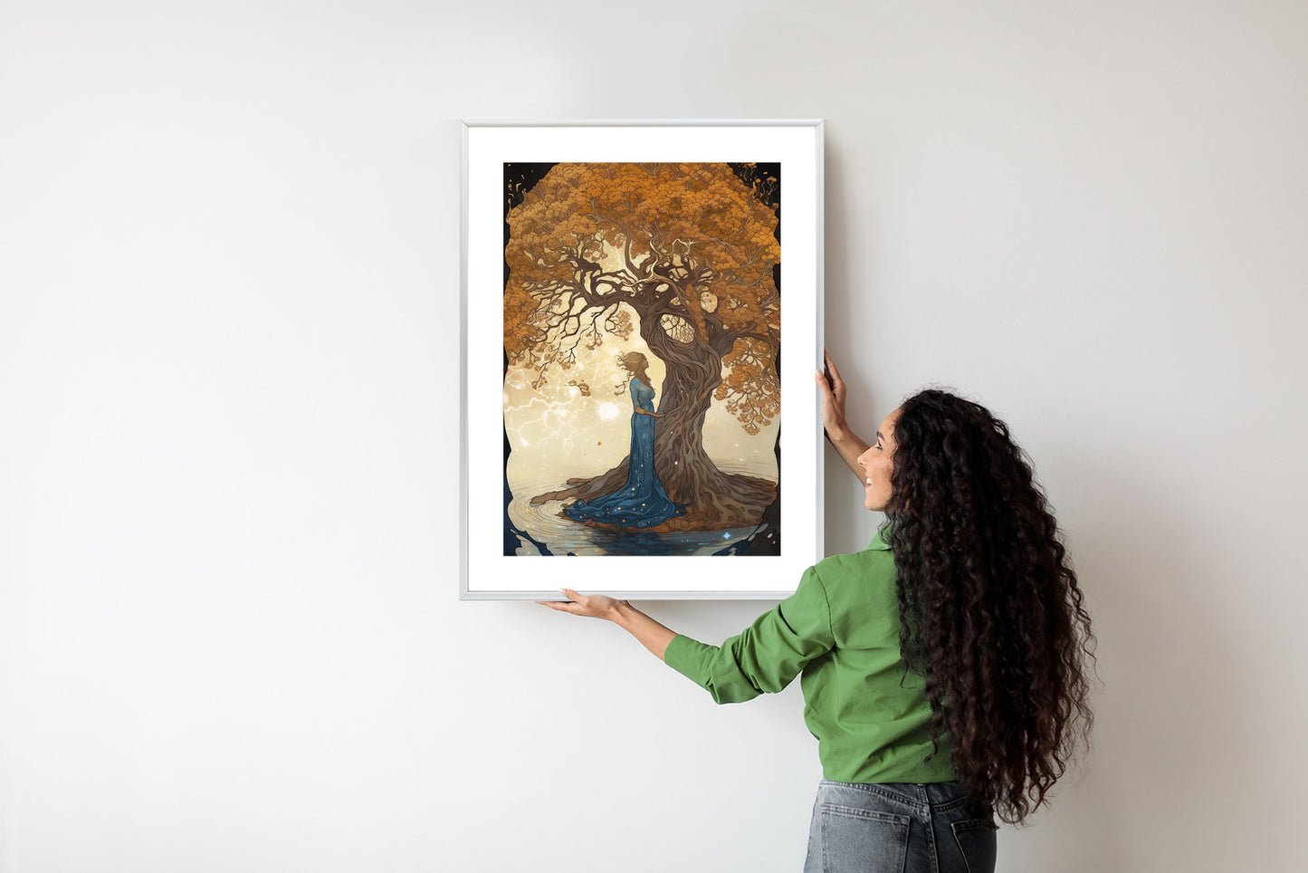 Poster Frau In Der Nähe Eines Verzweigten Baumes Rahmen Holz Mit Passepartout Farbe Natürlich