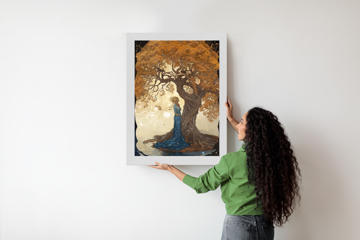 Poster Frau In Der Nähe Eines Verzweigten Baumes Rahmen Holz Mit Passepartout Farbe Natürlich
