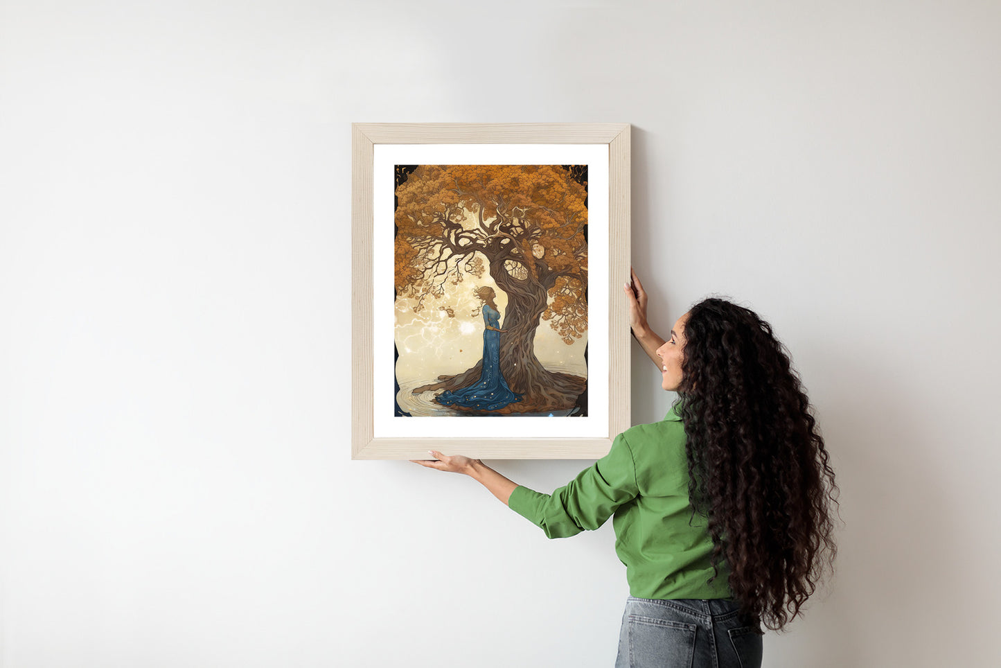 Poster Frau In Der Nähe Eines Verzweigten Baumes Rahmen Holz Mit Passepartout Farbe Natürlich