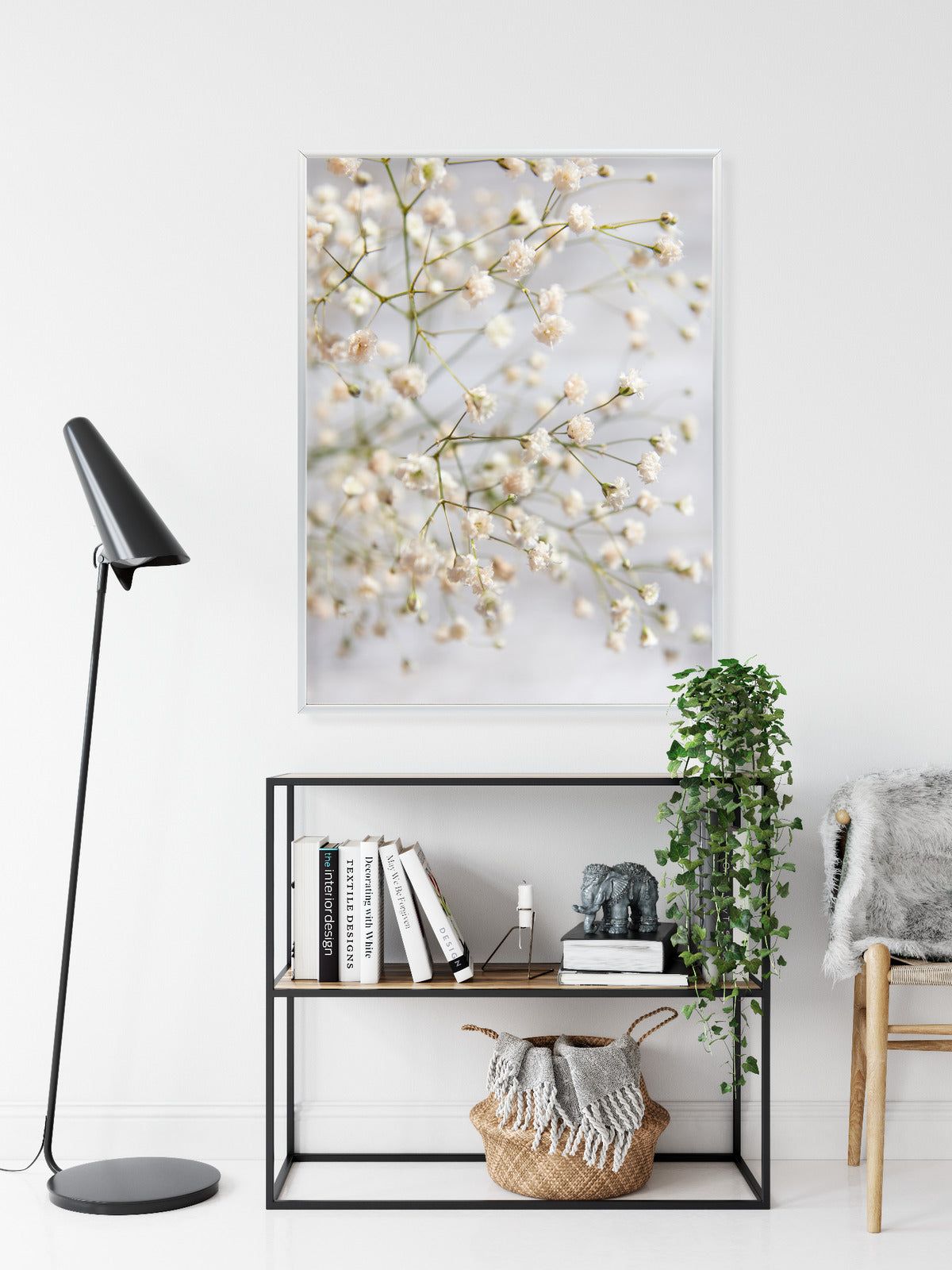 Poster Weiße Kleine Blüten An Dünnen Zweigen Rahmen Hölzern Farbe Schwarz