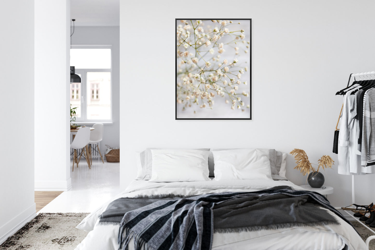 Poster Weiße Kleine Blüten An Dünnen Zweigen Rahmen Hölzern Farbe Schwarz