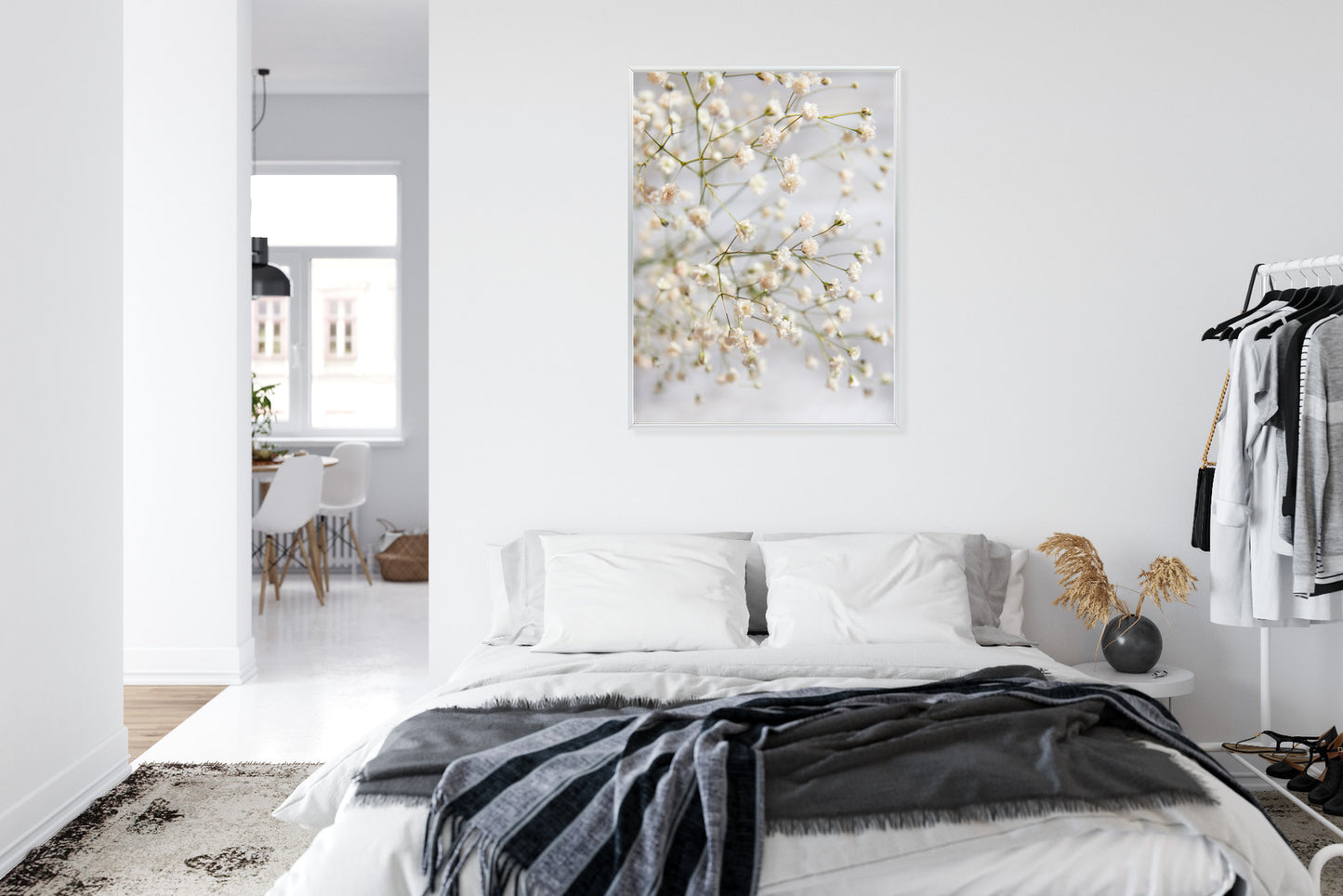 Poster Weiße Kleine Blüten An Dünnen Zweigen Rahmen Hölzern Farbe Schwarz