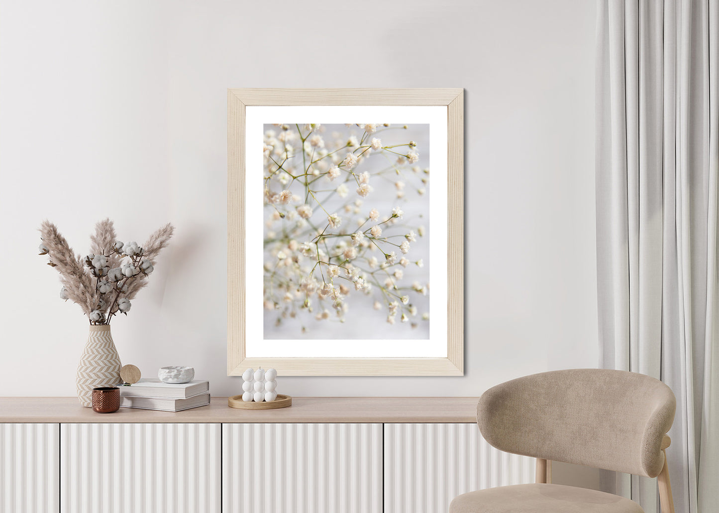 Poster Weiße Kleine Blüten An Dünnen Zweigen Rahmen Hölzern Farbe Schwarz