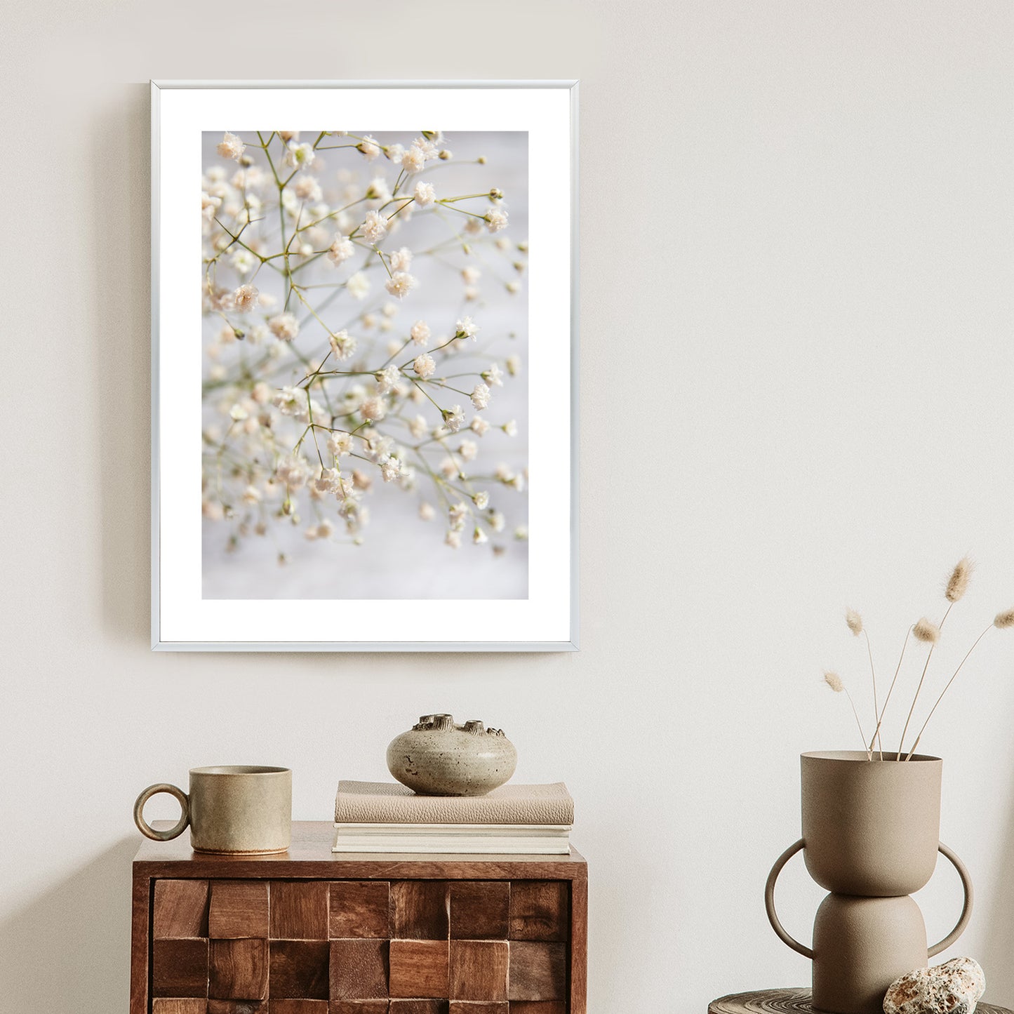 Poster Weiße Kleine Blüten An Dünnen Zweigen Rahmen Hölzern Farbe Schwarz