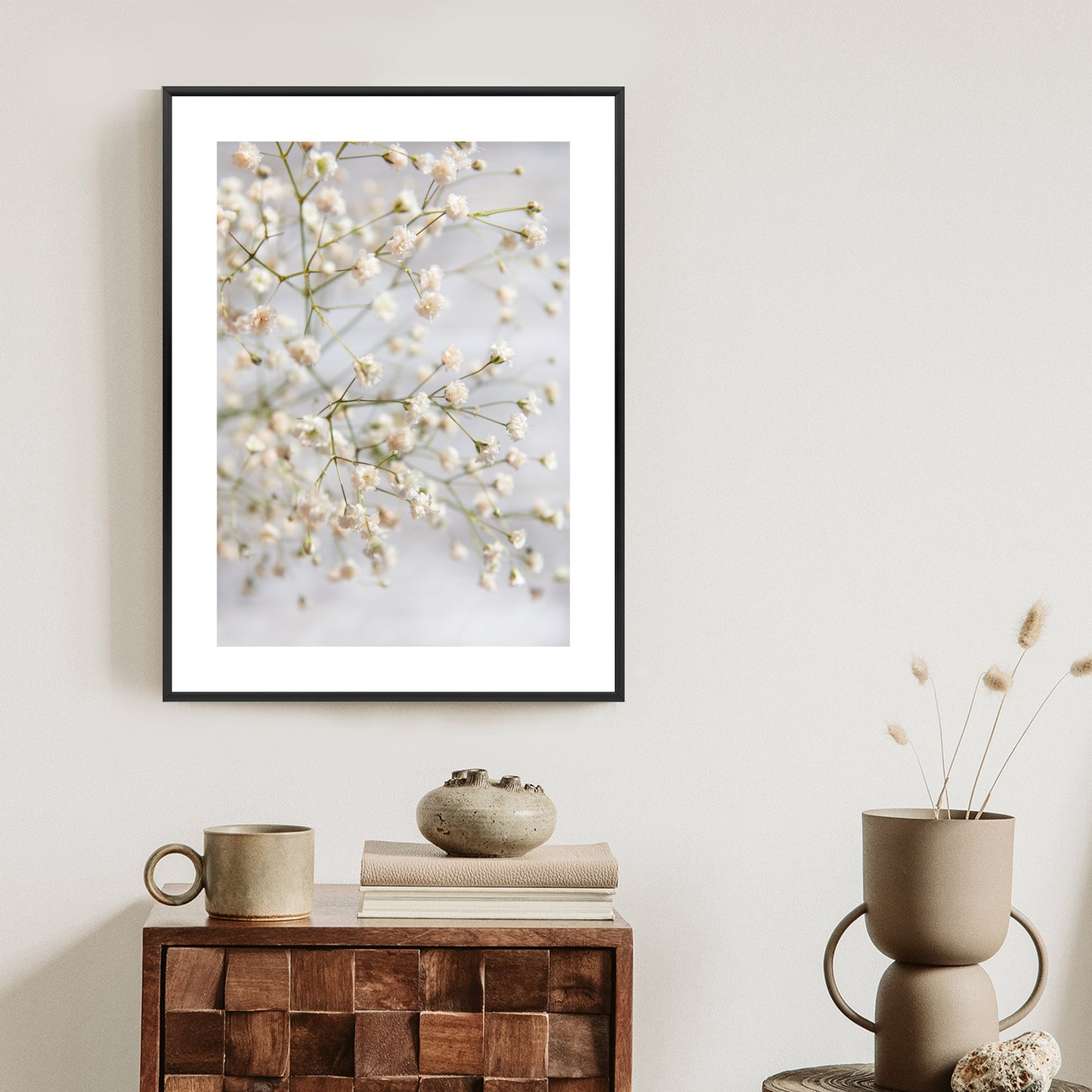 Poster Weiße Kleine Blüten An Dünnen Zweigen Rahmen Hölzern Farbe Schwarz