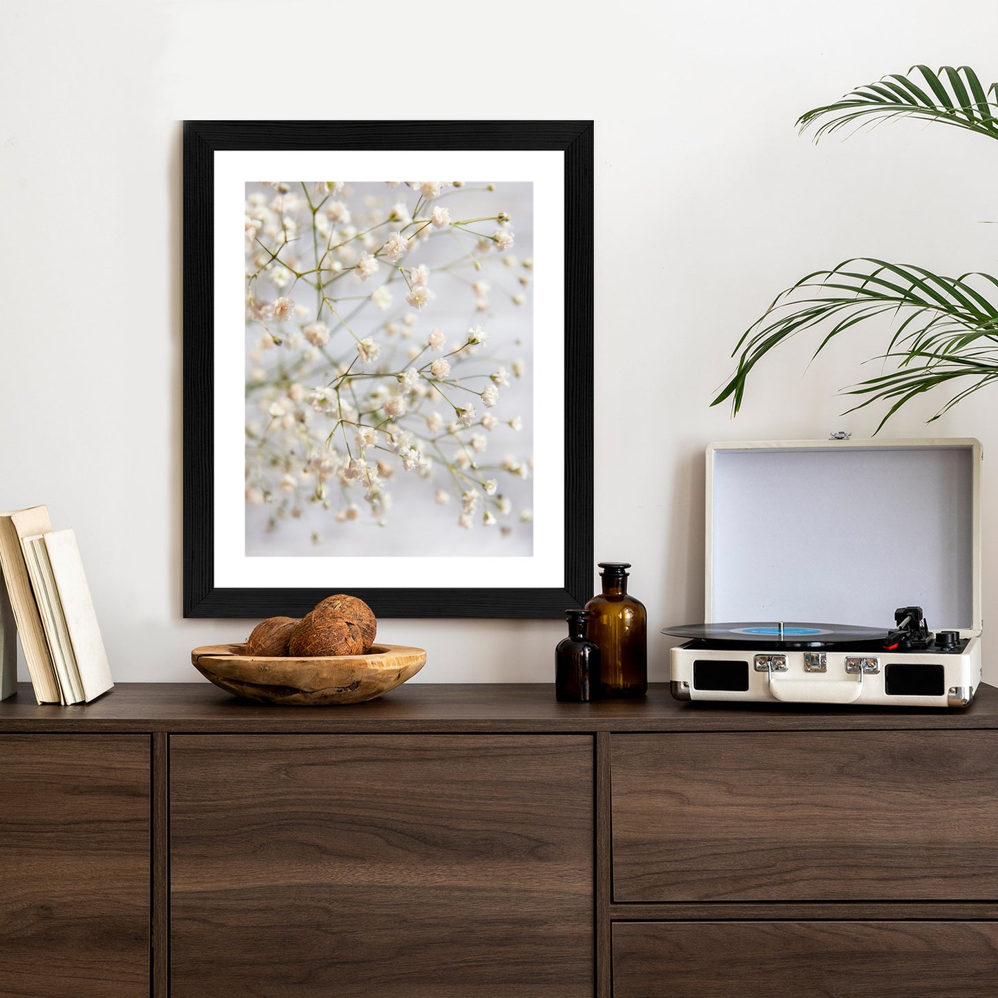 Poster Weiße Kleine Blüten An Dünnen Zweigen Rahmen Hölzern Farbe Schwarz