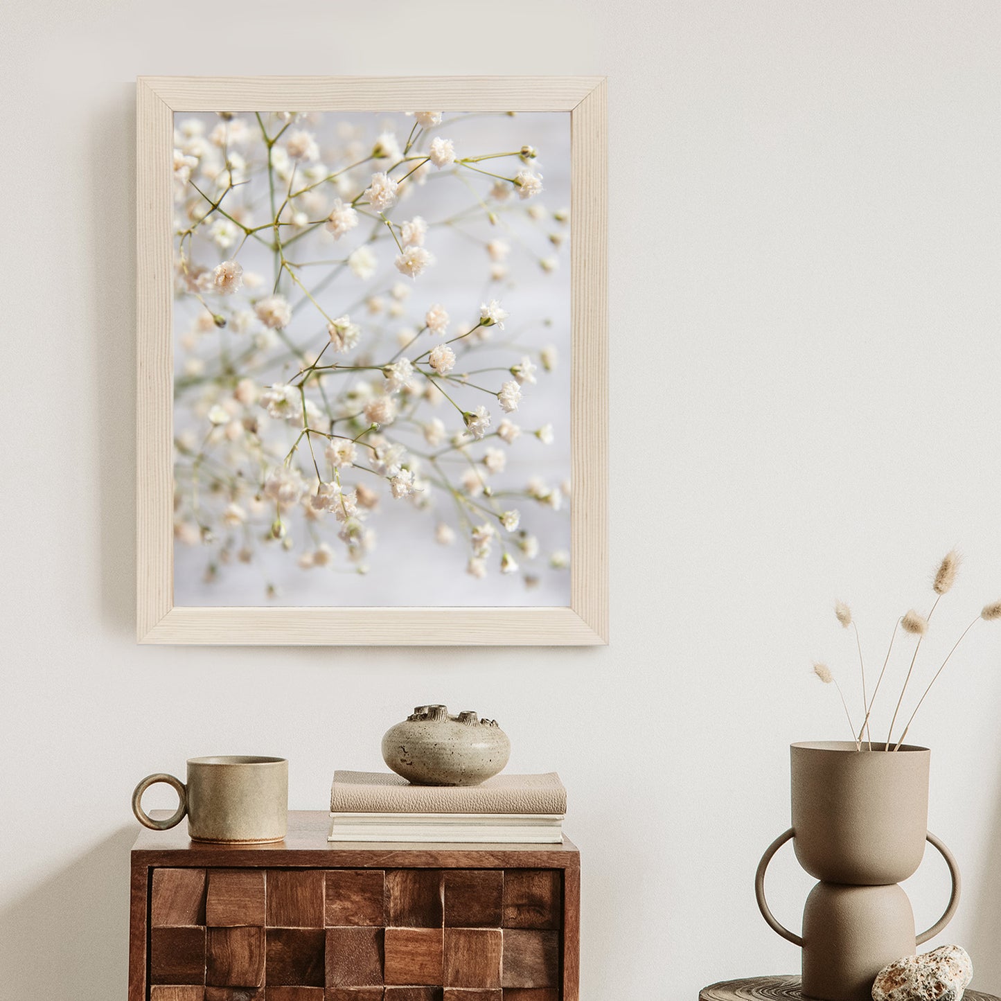 Poster Weiße Kleine Blüten An Dünnen Zweigen Rahmen Hölzern Farbe Schwarz
