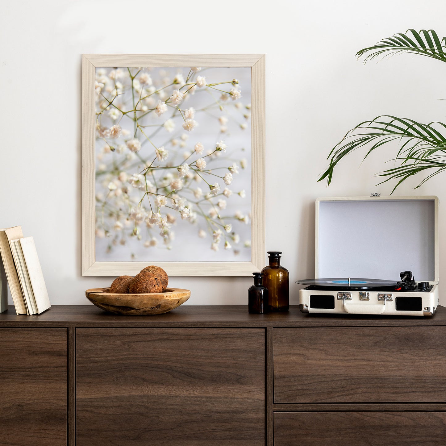 Poster Weiße Kleine Blüten An Dünnen Zweigen Rahmen Hölzern Farbe Schwarz