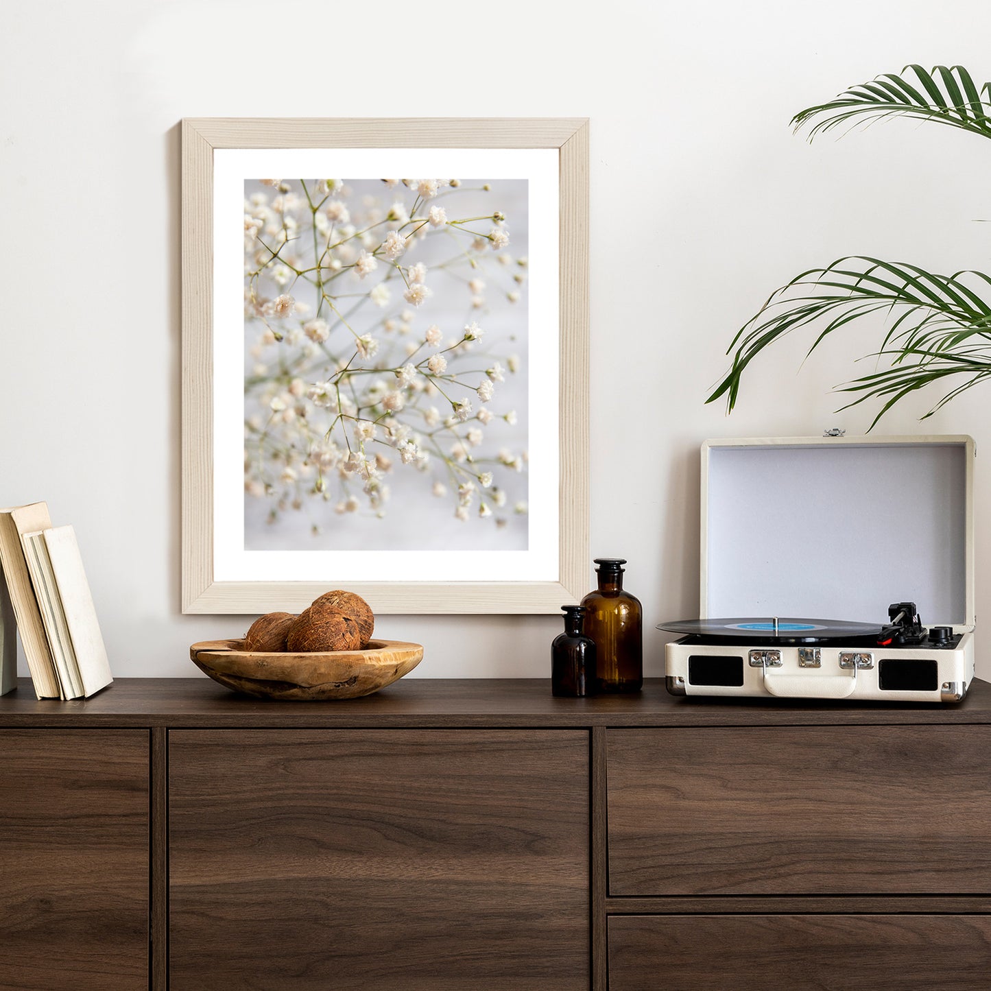 Poster Weiße Kleine Blüten An Dünnen Zweigen Rahmen Hölzern Farbe Schwarz