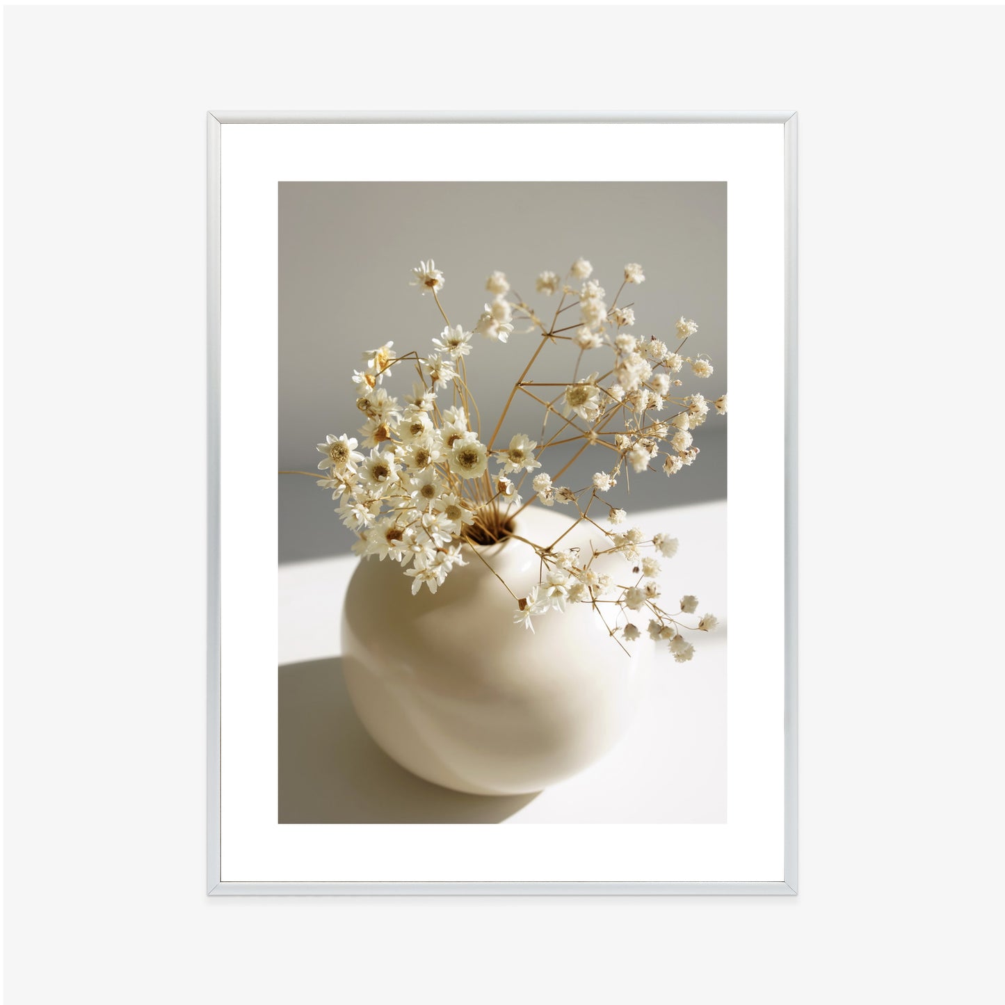 Poster Eine Vase Mit Trockenen Gänseblümchen