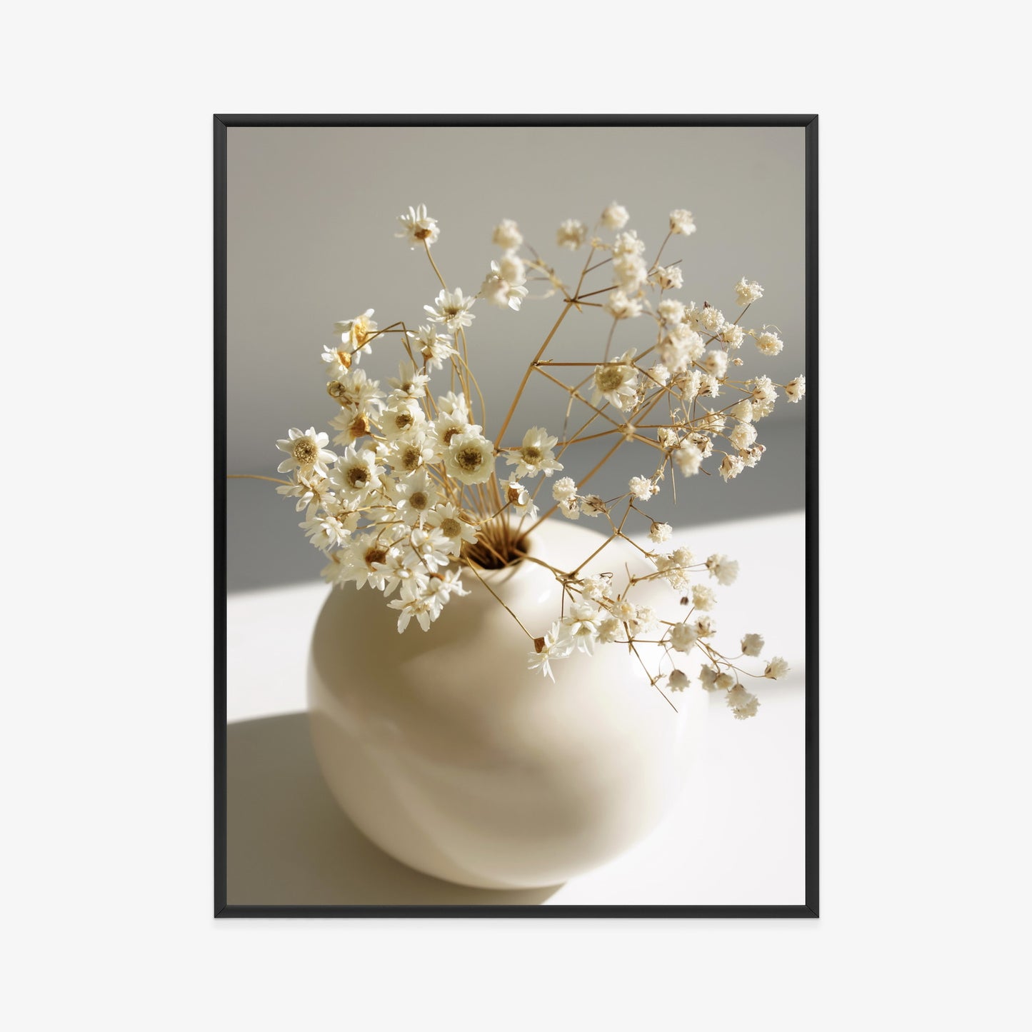 Poster Eine Vase Mit Trockenen Gänseblümchen