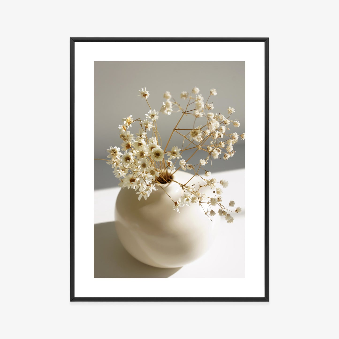 Poster Eine Vase Mit Trockenen Gänseblümchen