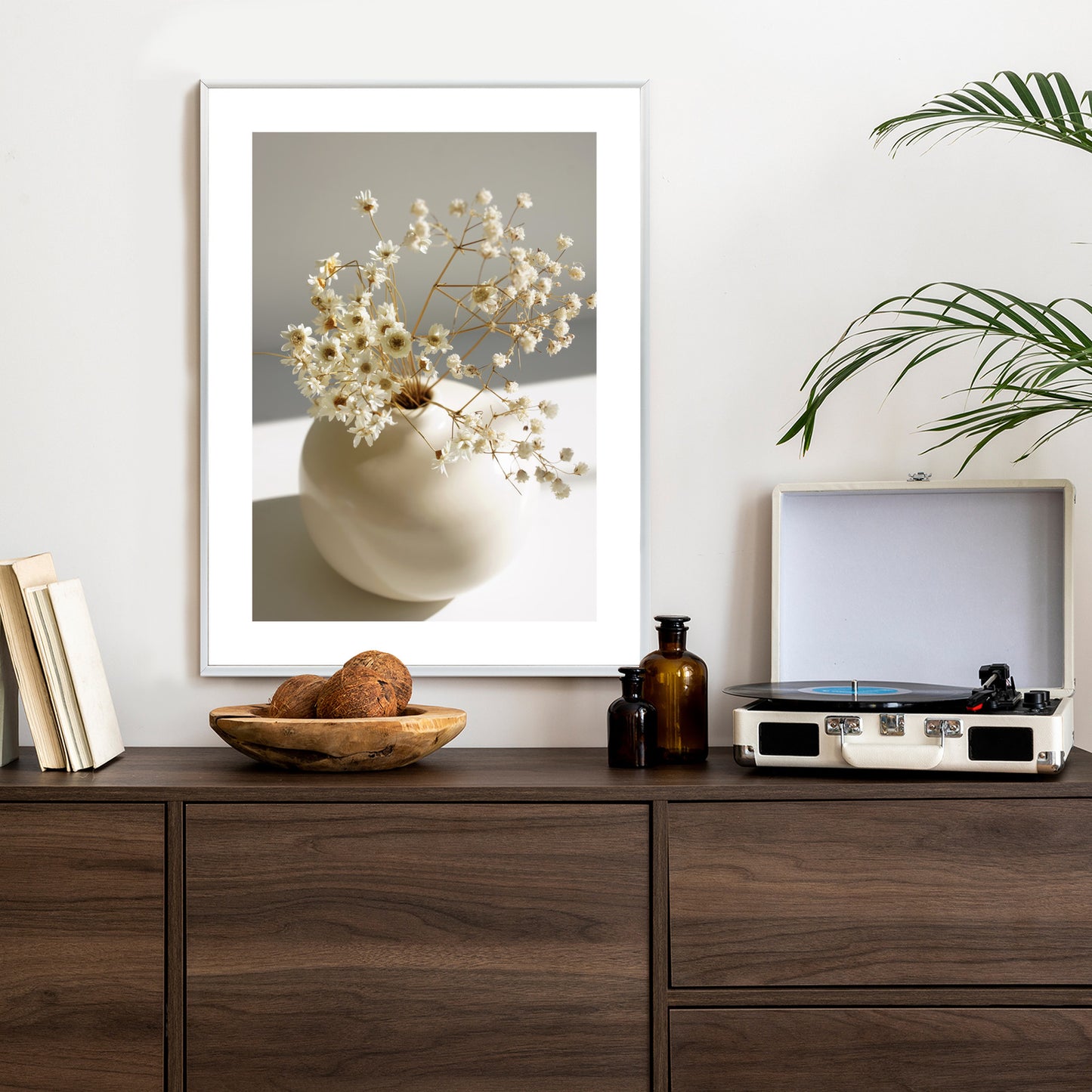 Poster Eine Vase Mit Trockenen Gänseblümchen