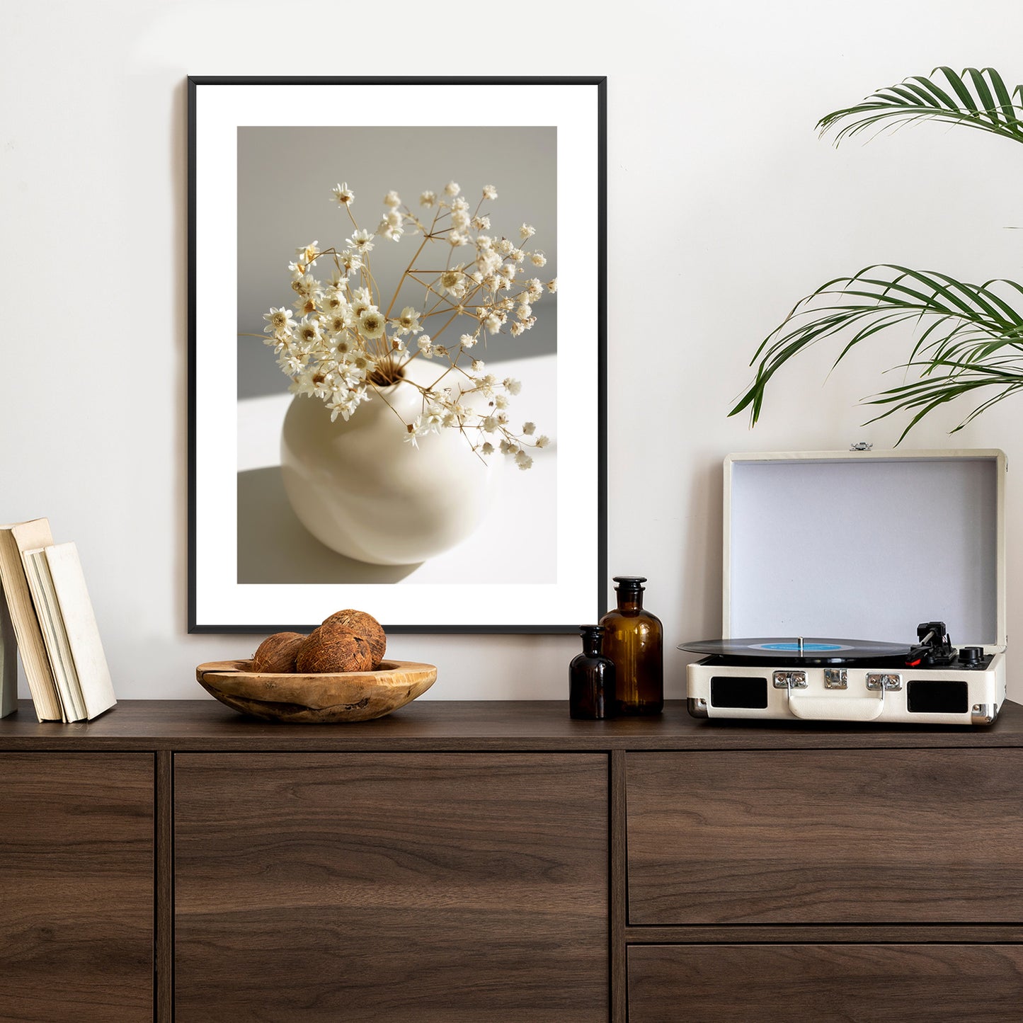 Poster Eine Vase Mit Trockenen Gänseblümchen