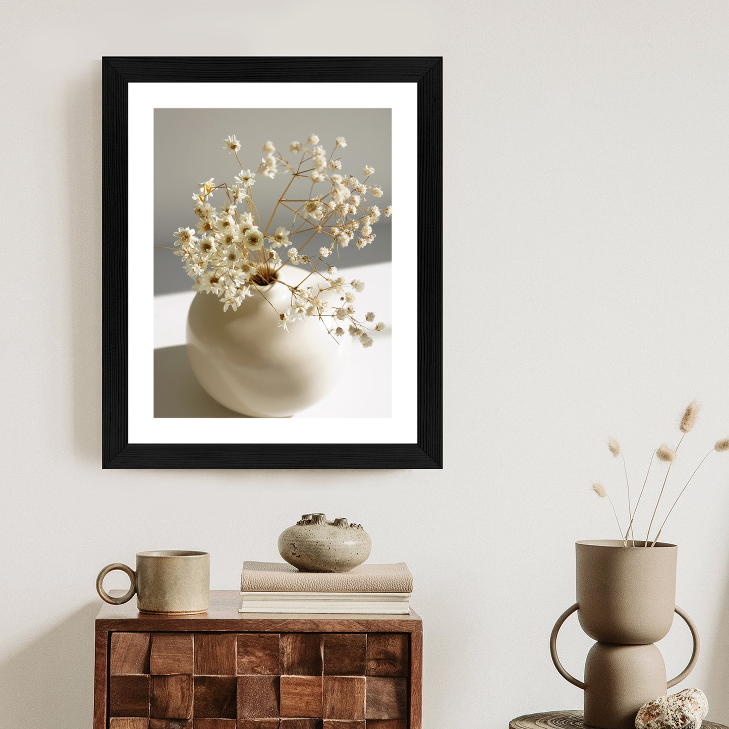 Poster Eine Vase Mit Trockenen Gänseblümchen