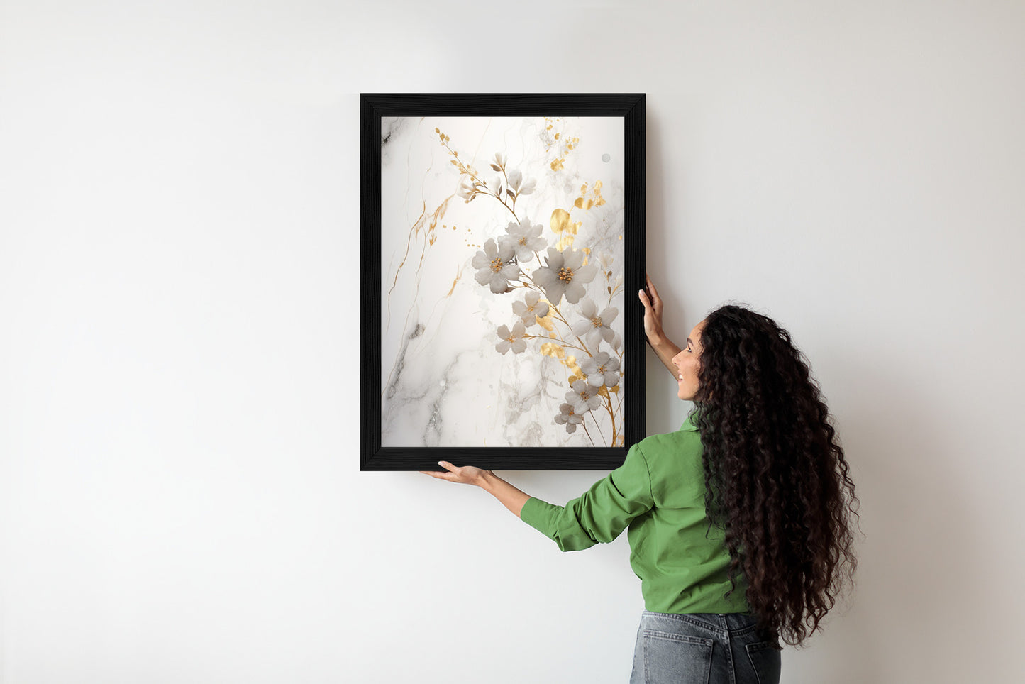 Poster Weiße Und Goldene Blumen Auf Marmor