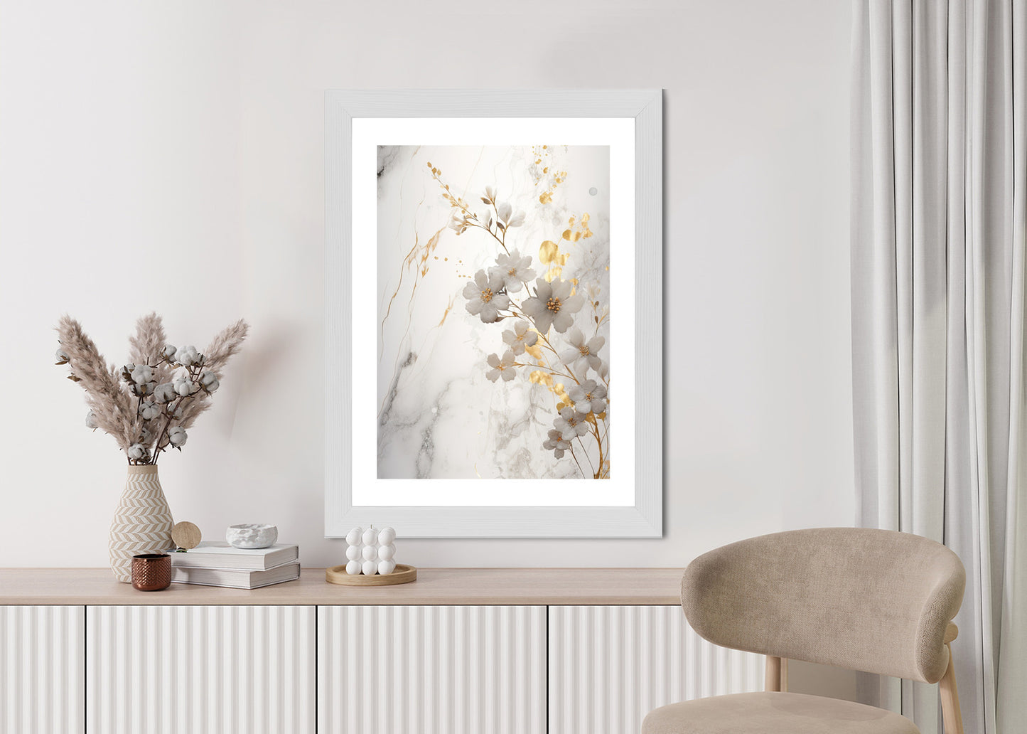 Poster Weiße Und Goldene Blumen Auf Marmor