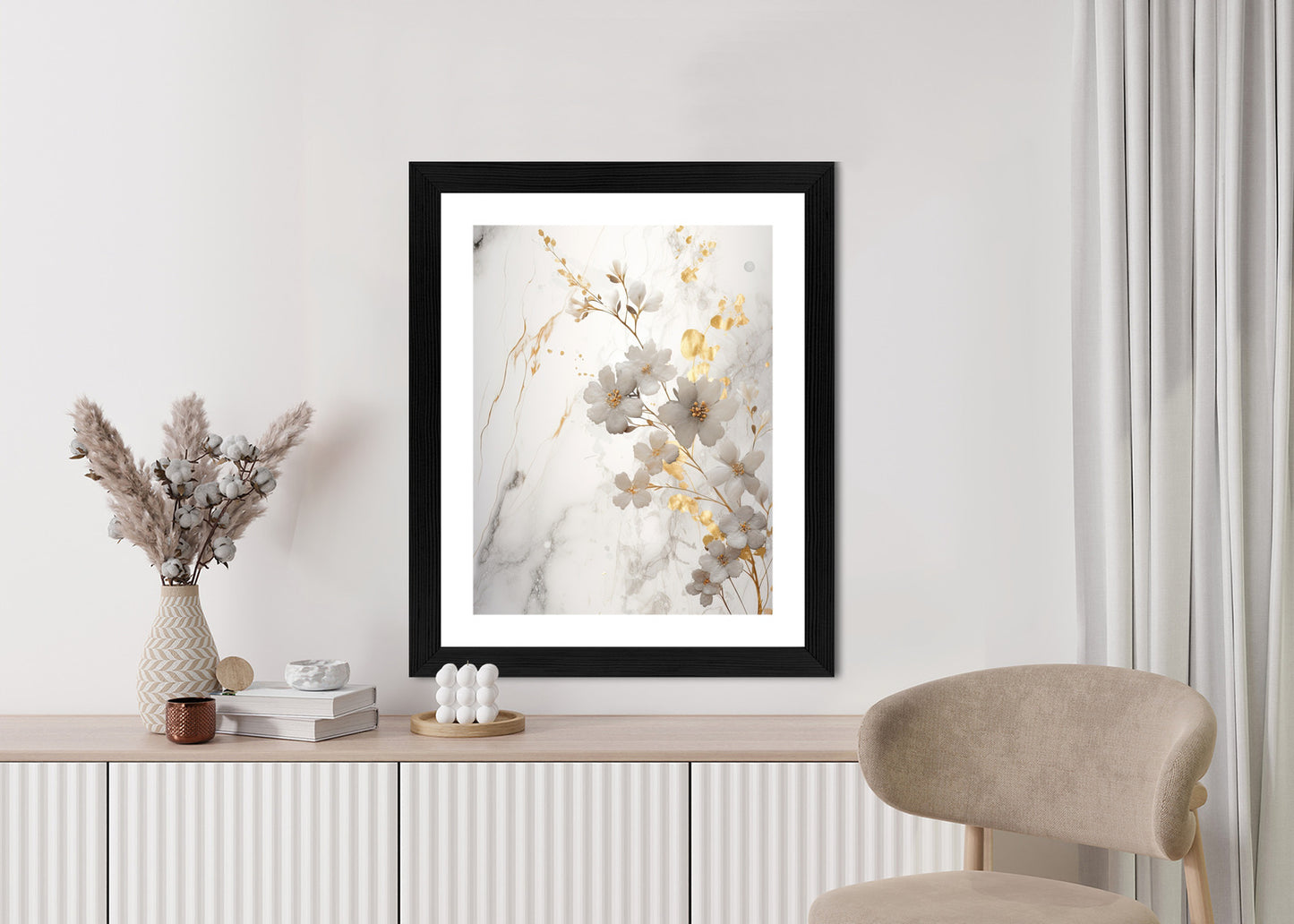 Poster Weiße Und Goldene Blumen Auf Marmor