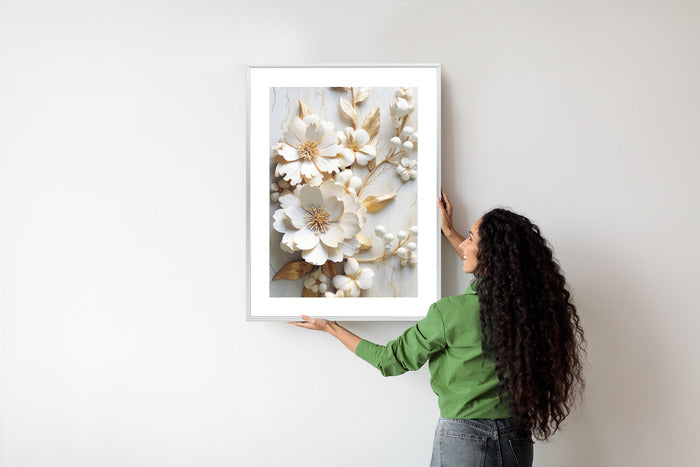 Poster Weiße Blumen Auf Einem Holztisch Rahmen Hölzern Farbe Natürlich