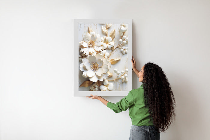Poster Weiße Blumen Auf Einem Holztisch Rahmen Hölzern Farbe Natürlich