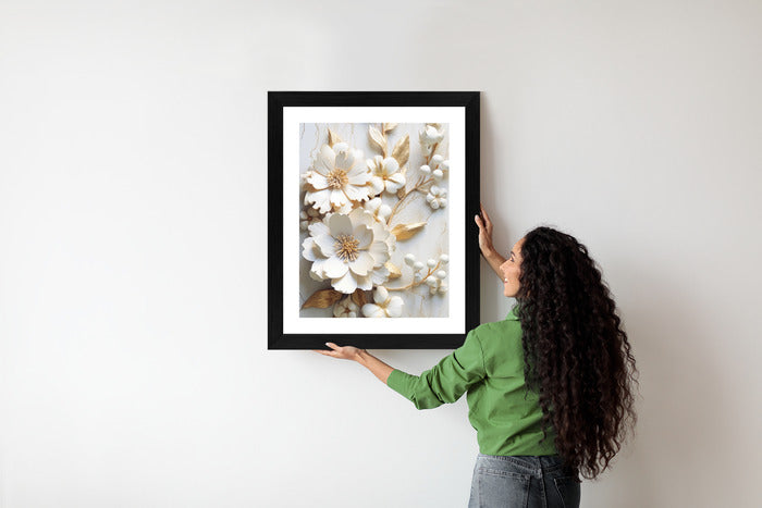 Poster Weiße Blumen Auf Einem Holztisch Rahmen Hölzern Farbe Natürlich