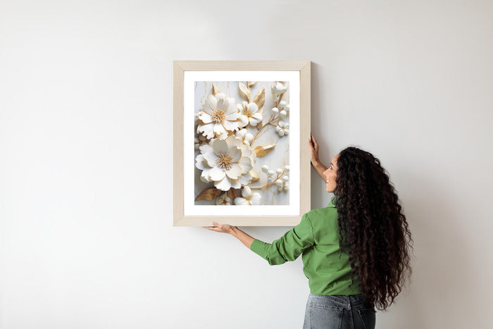Poster Weiße Blumen Auf Einem Holztisch Rahmen Hölzern Farbe Natürlich