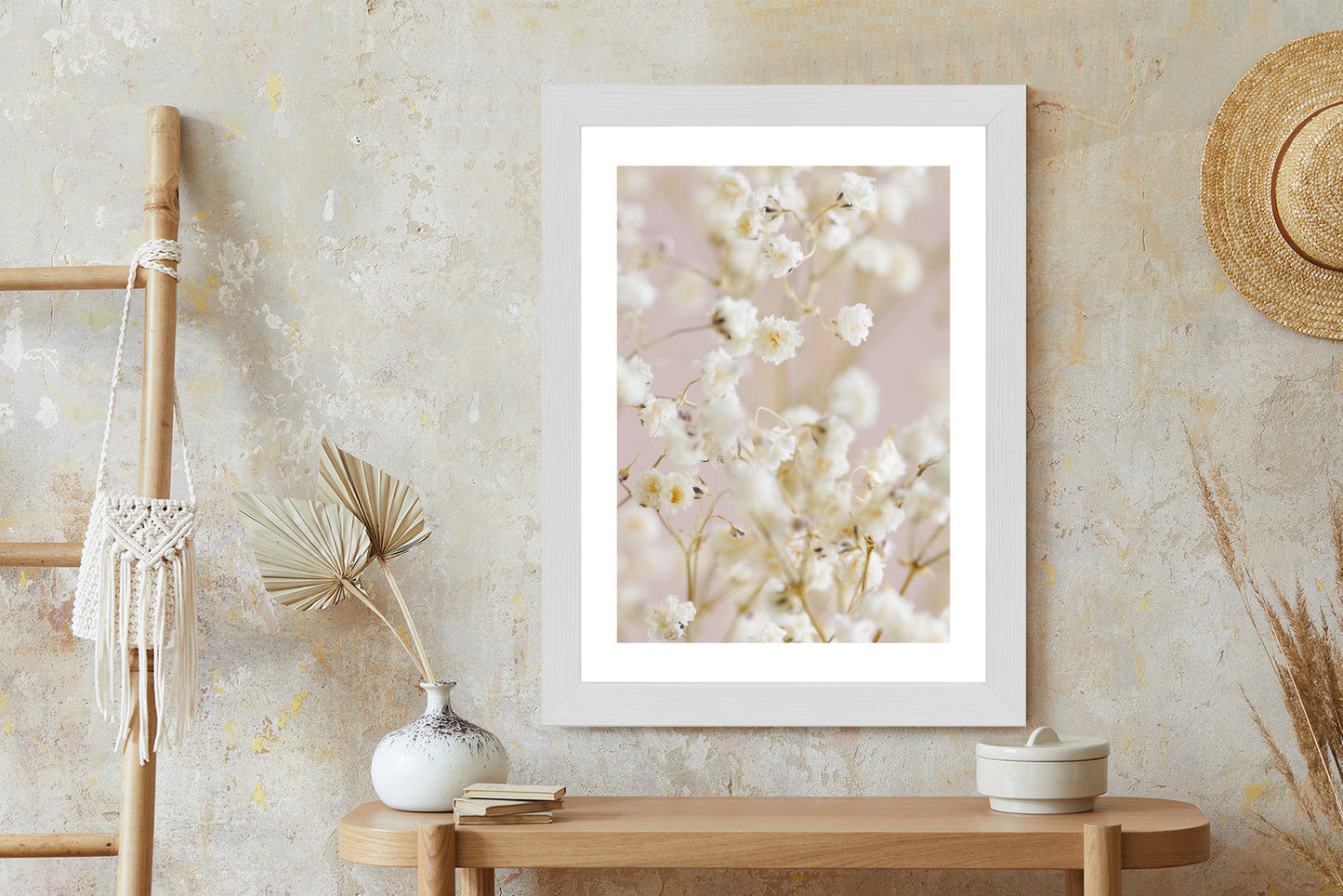 Poster Weiße Kleine Blumen Auf Rosa Hintergrund