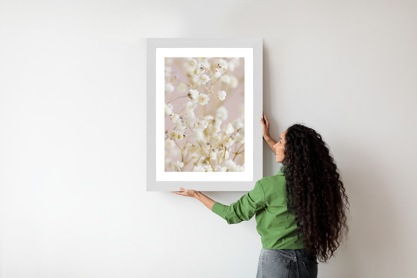Poster Weiße Kleine Blumen Auf Rosa Hintergrund
