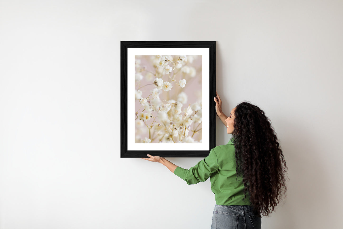 Poster Weiße Kleine Blumen Auf Rosa Hintergrund