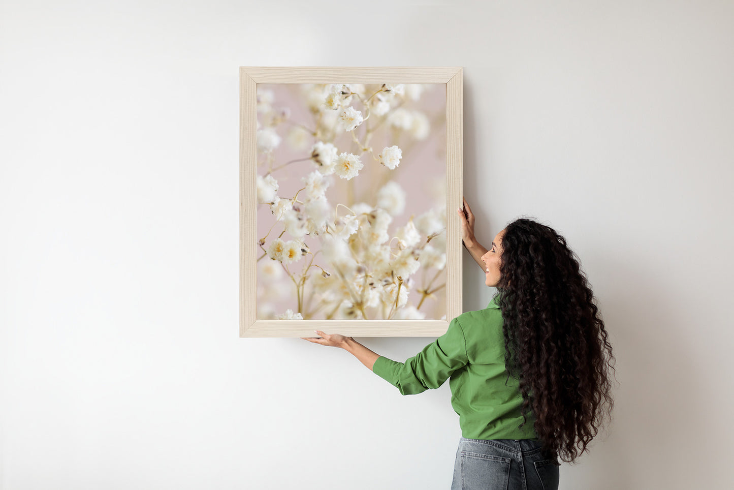 Poster Weiße Kleine Blumen Auf Rosa Hintergrund