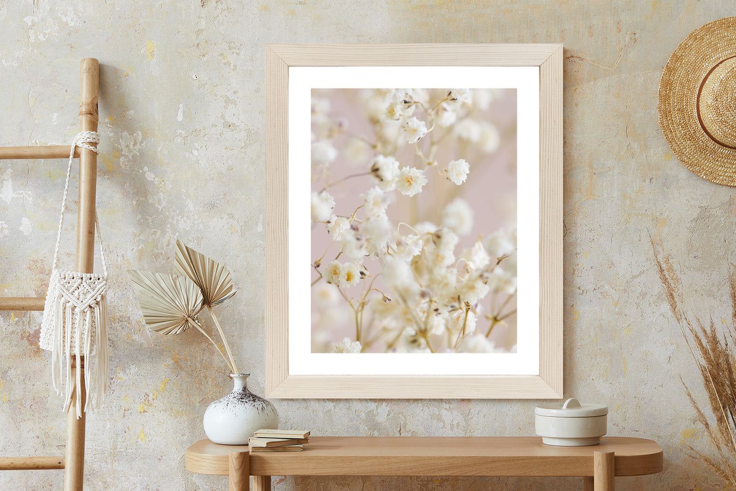 Poster Weiße Kleine Blumen Auf Rosa Hintergrund