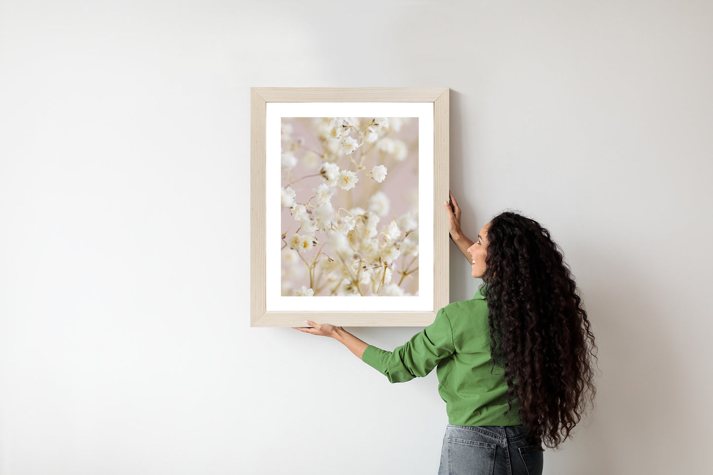 Poster Weiße Kleine Blumen Auf Rosa Hintergrund