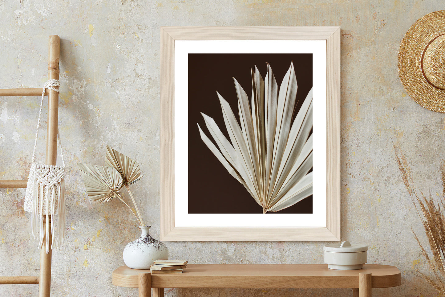 Poster Trockene Palme Auf Braunem Hintergrund Rahmen Holz Mit Passepartout Farbe Natürlich