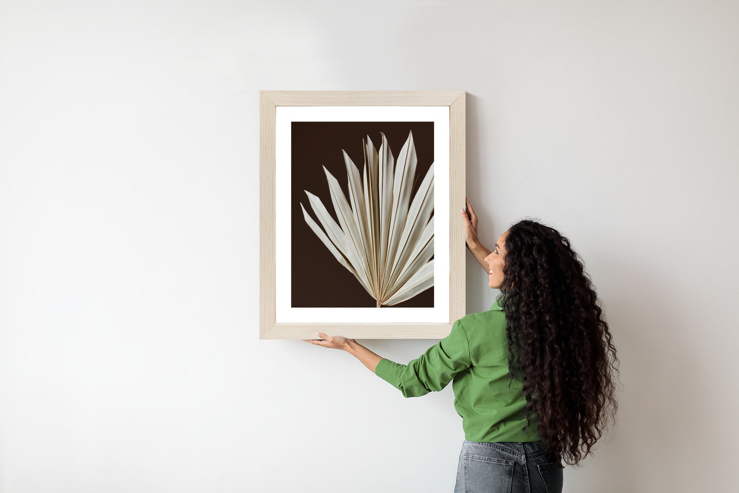 Poster Trockene Palme Auf Braunem Hintergrund Rahmen Holz Mit Passepartout Farbe Natürlich