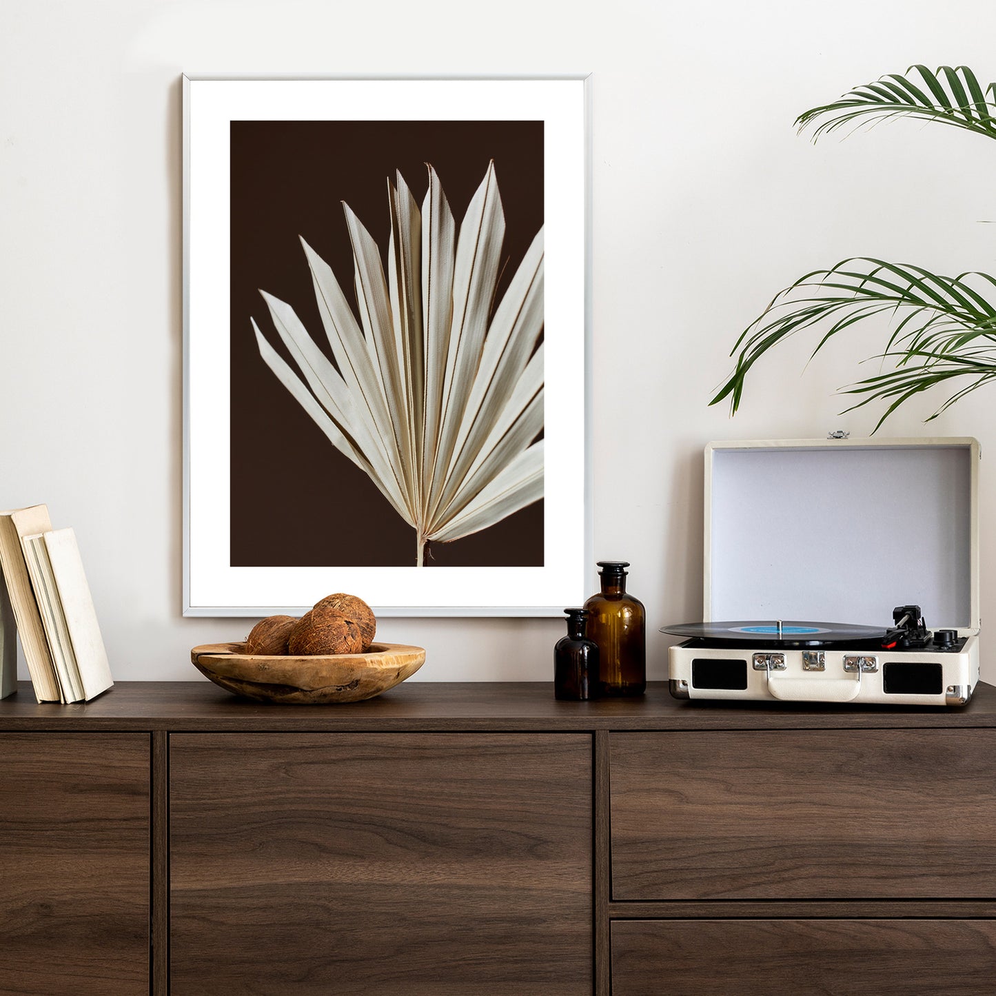 Poster Trockene Palme Auf Braunem Hintergrund Rahmen Holz Mit Passepartout Farbe Natürlich