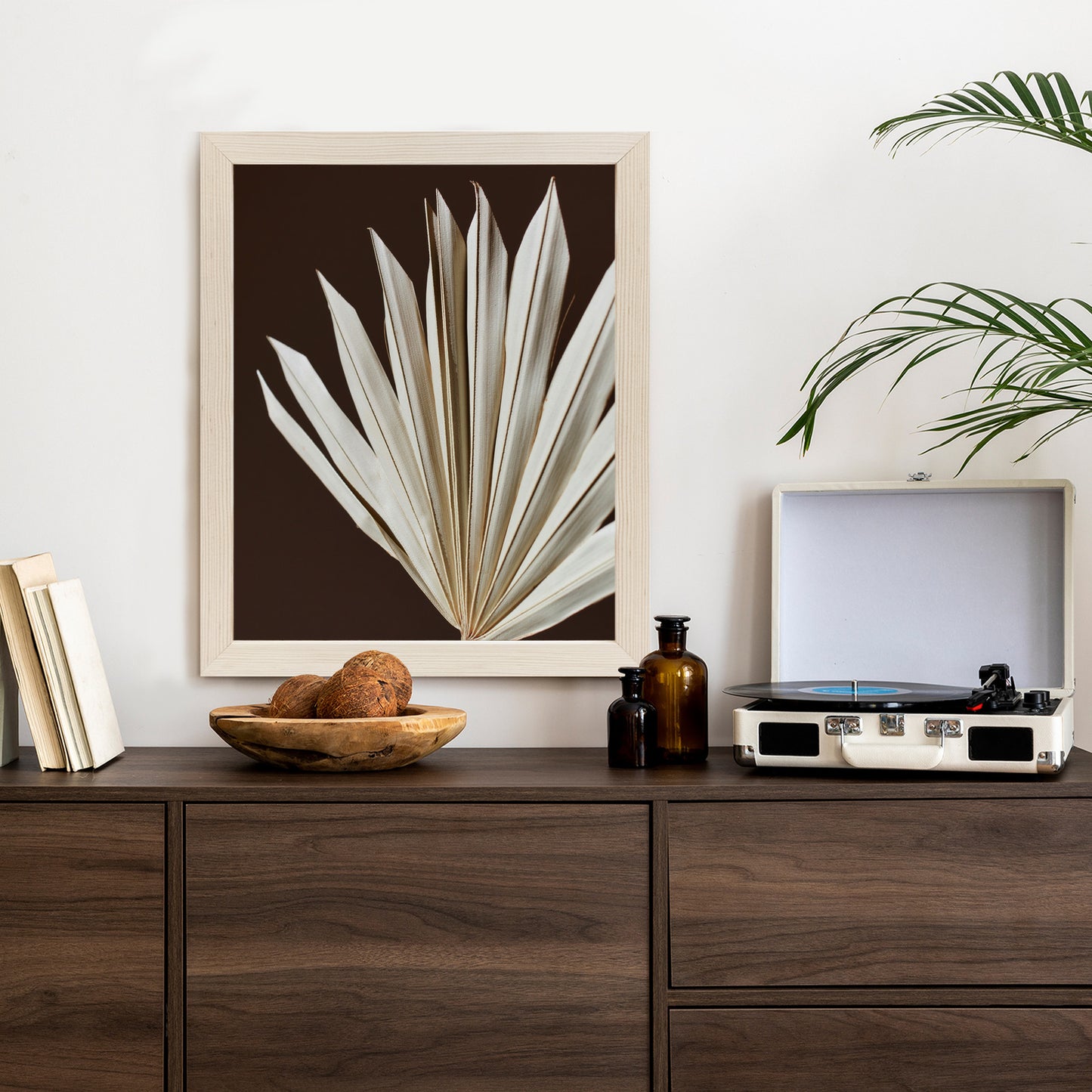 Poster Trockene Palme Auf Braunem Hintergrund Rahmen Holz Mit Passepartout Farbe Natürlich