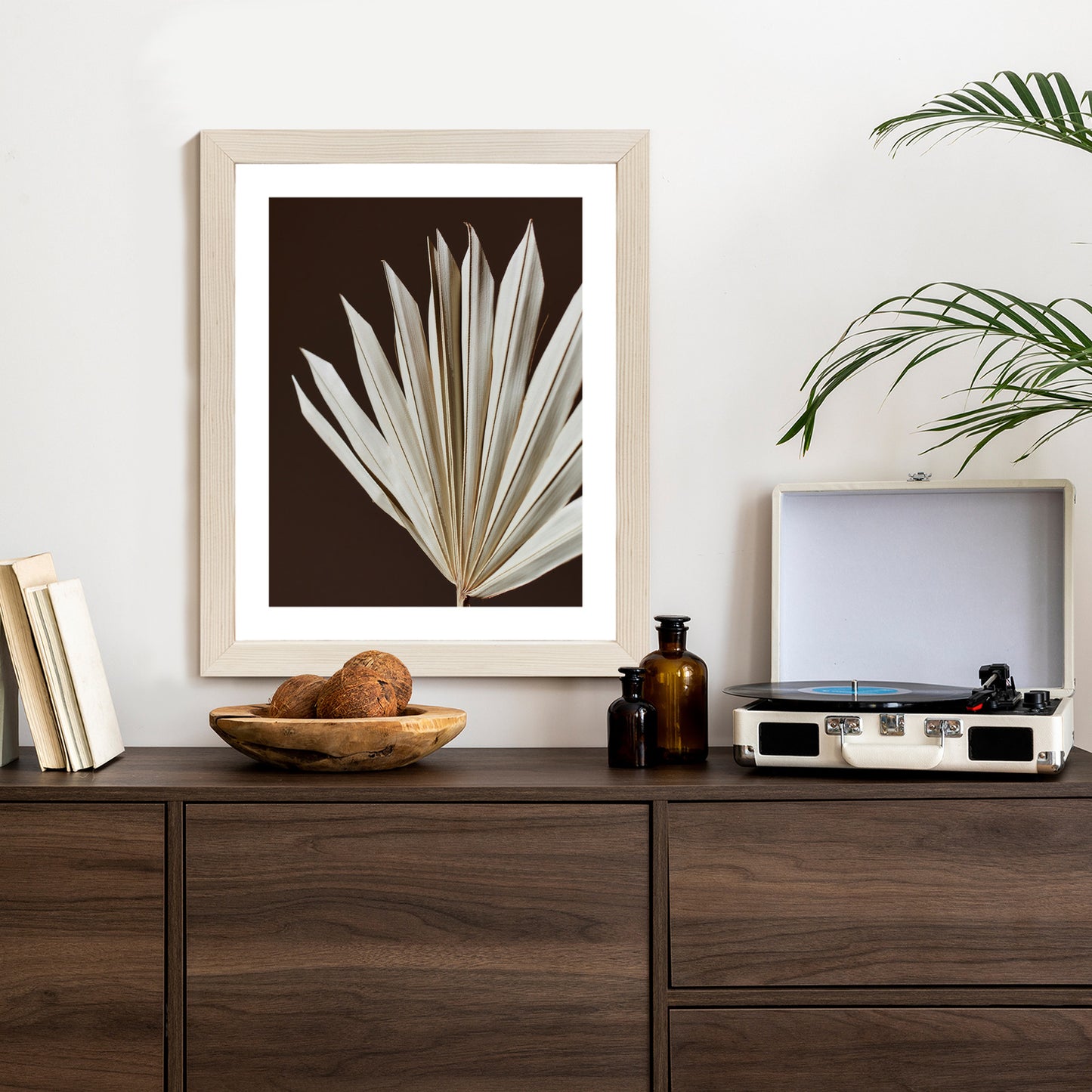 Poster Trockene Palme Auf Braunem Hintergrund Rahmen Holz Mit Passepartout Farbe Natürlich