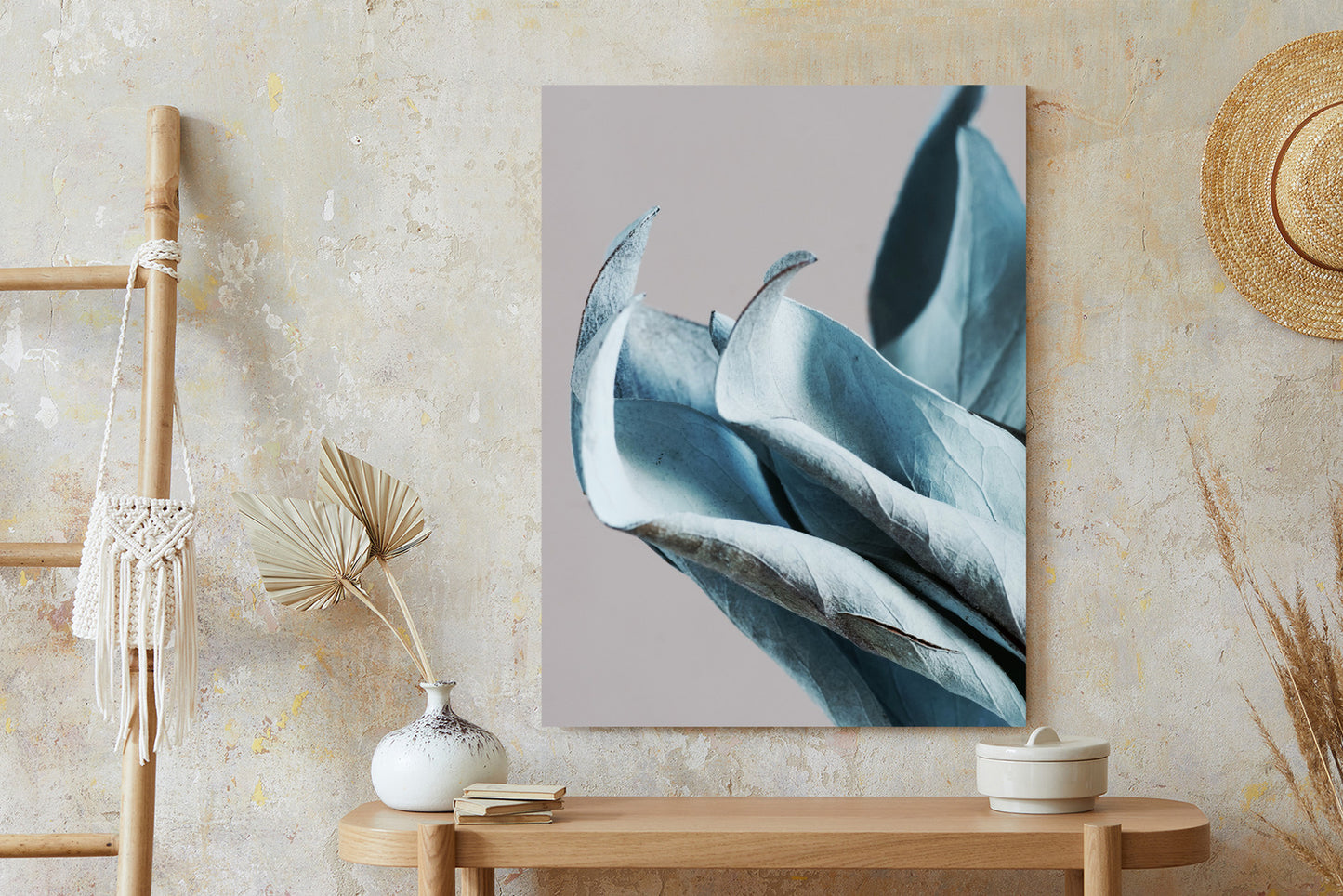 Poster Blaue Blätter Auf Grauem Hintergrund