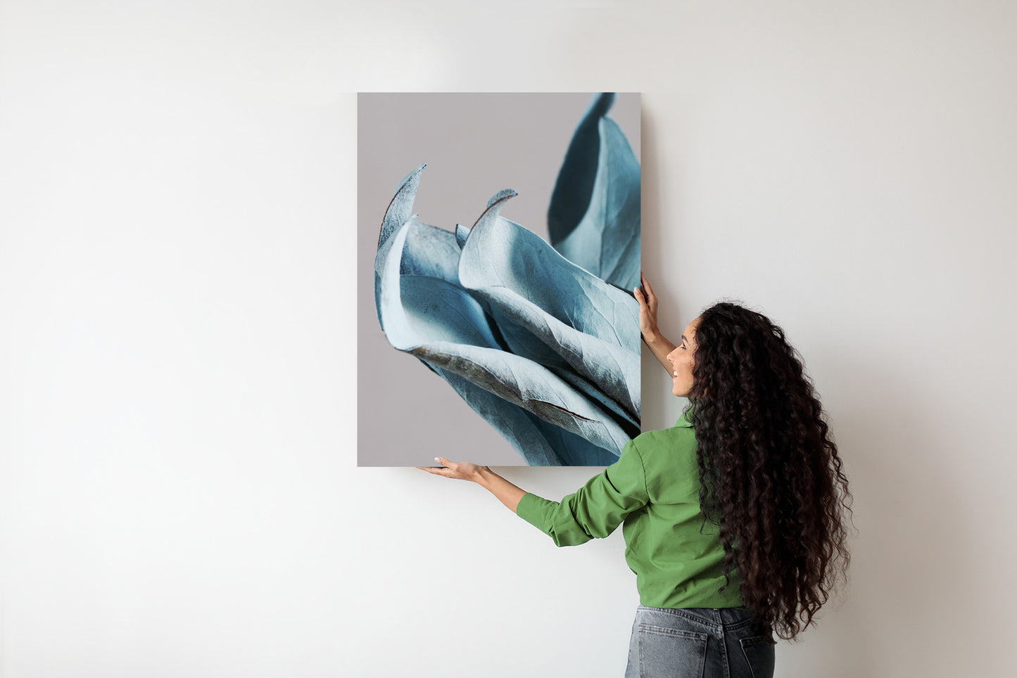 Poster Blaue Blätter Auf Grauem Hintergrund