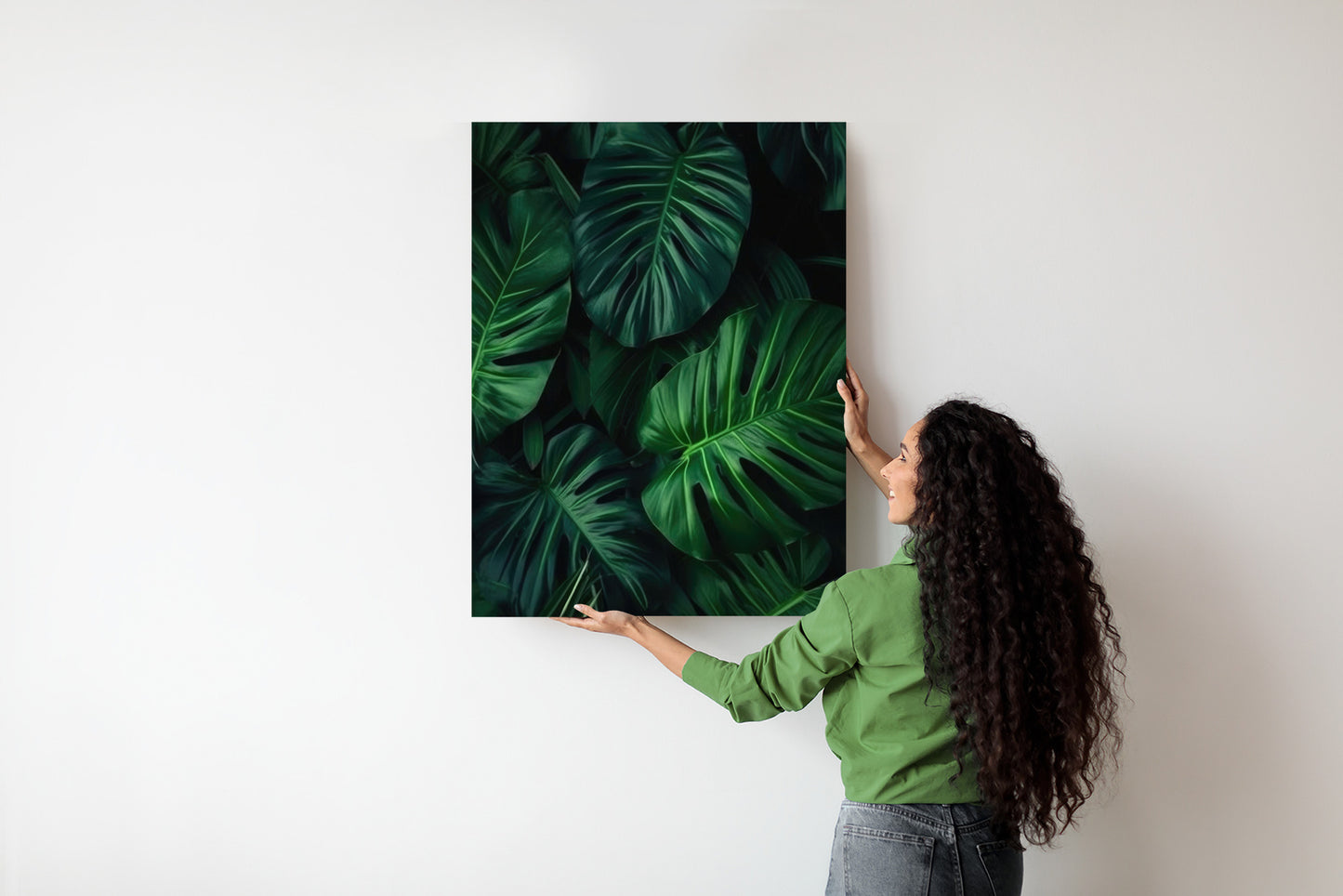 Poster Botanisches Muster Aus Dunkelgrünen Monstera-Blättern Rahmen Holz Mit Passepartout Farbe Natürlich