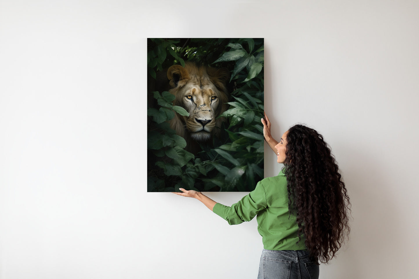 Poster Löwe Zwischen Grünen Blättern Im Dschungel