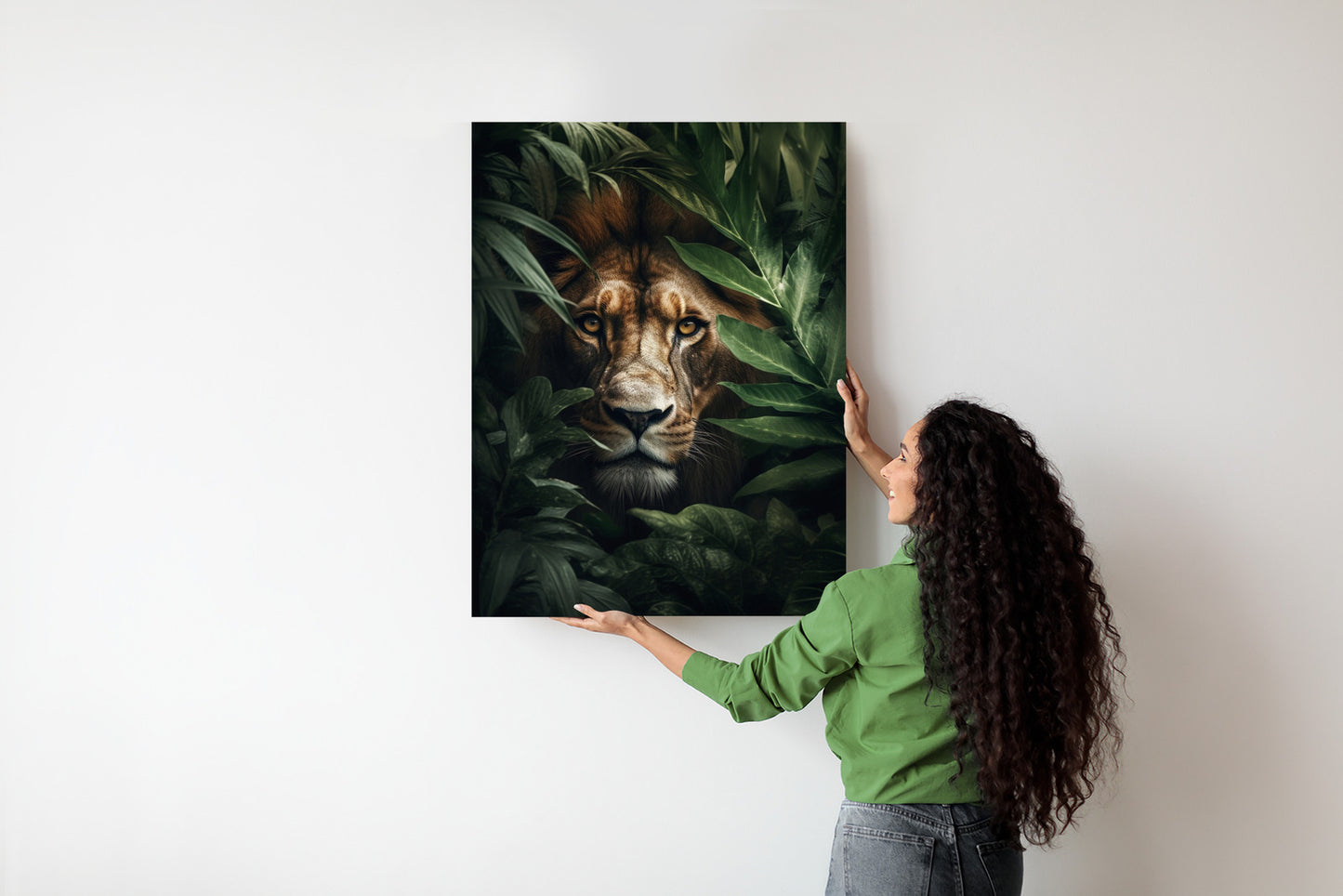 Poster Porträt Eines Löwen Inmitten Tropischer Blätter Rahmen Hölzern Farbe Natürlich