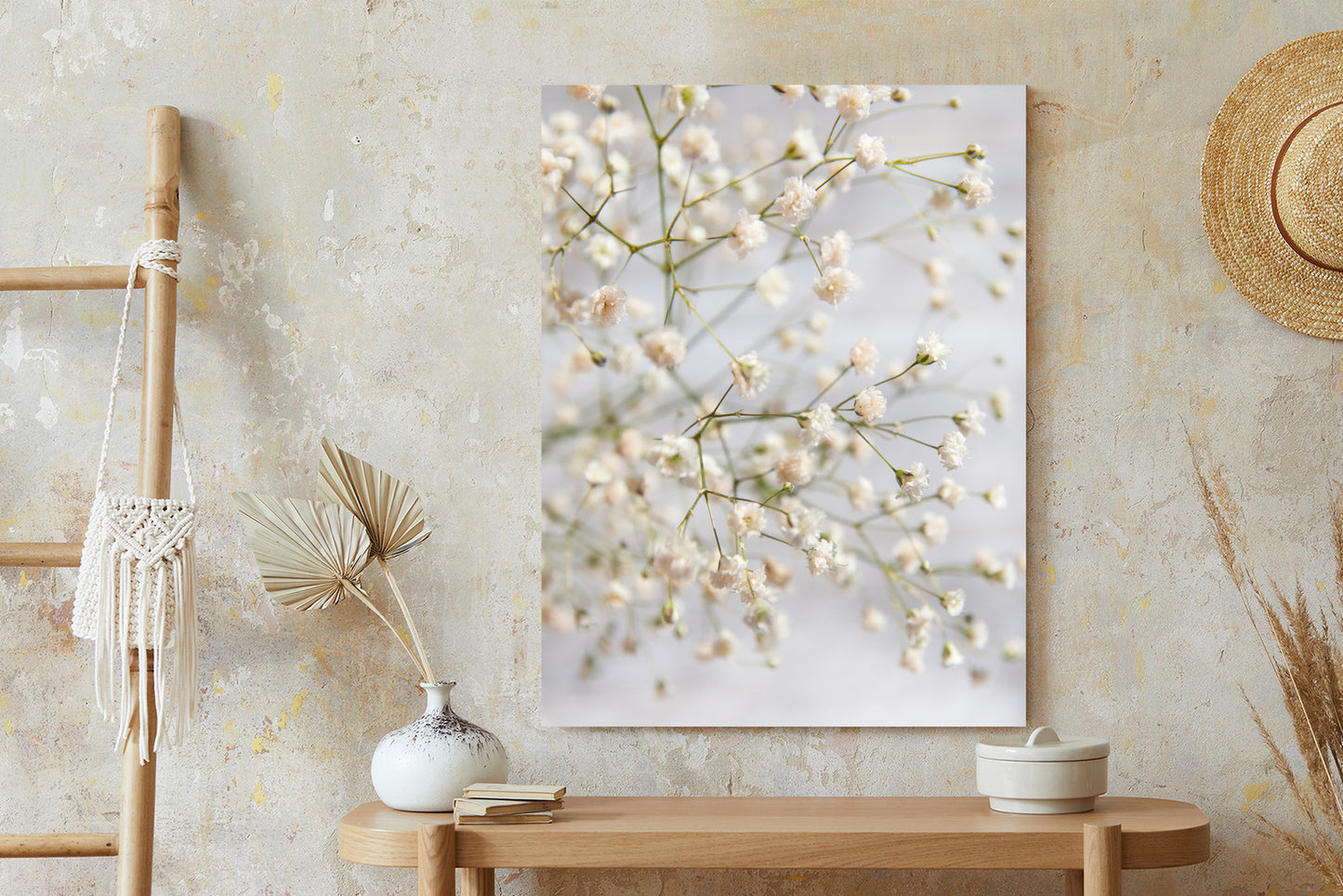Poster Weiße Kleine Blüten An Dünnen Zweigen Rahmen Hölzern Farbe Schwarz