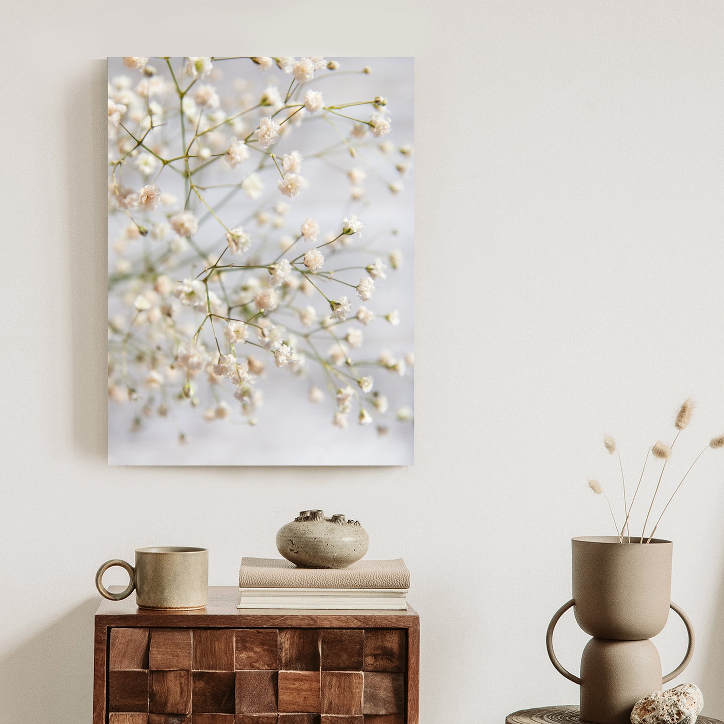 Poster Weiße Kleine Blüten An Dünnen Zweigen Rahmen Hölzern Farbe Schwarz