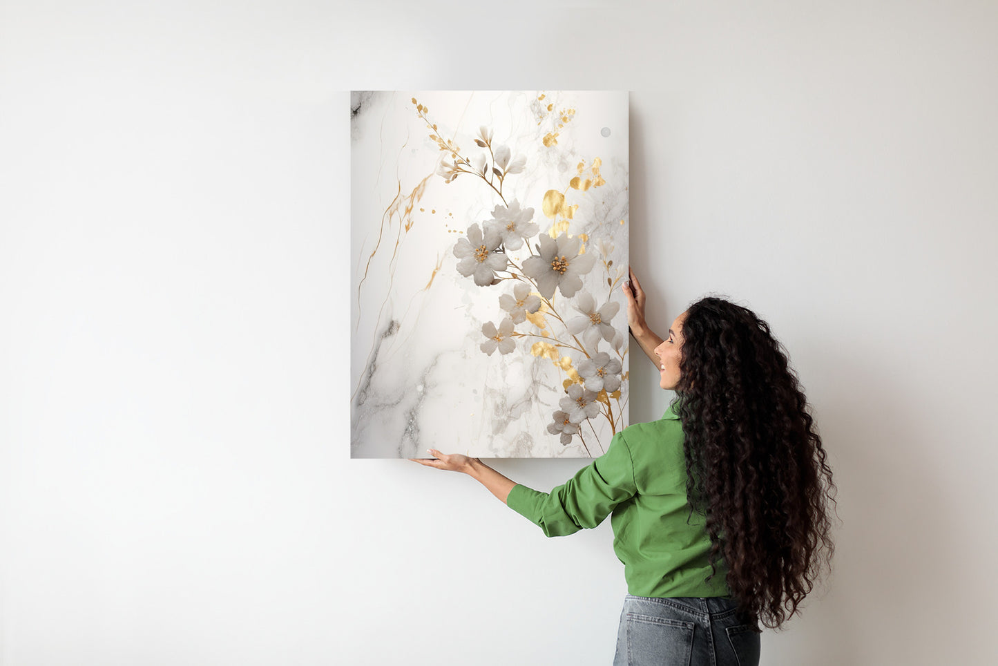 Poster Weiße Und Goldene Blumen Auf Marmor